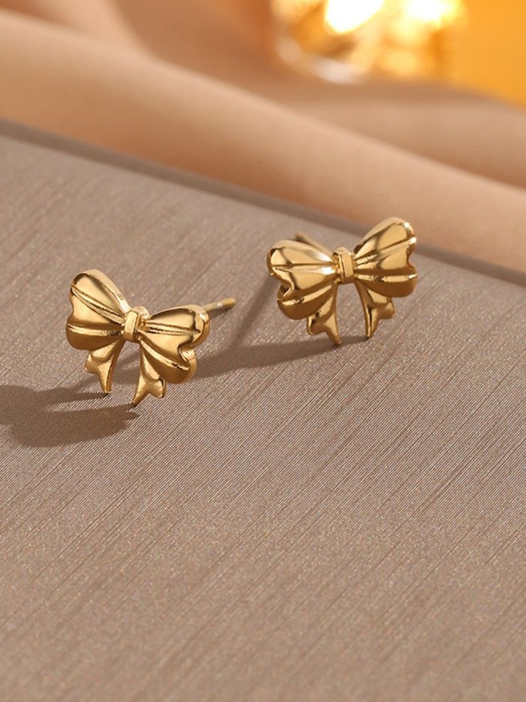 

MYKI Contemporary Studs Earrings, Gold