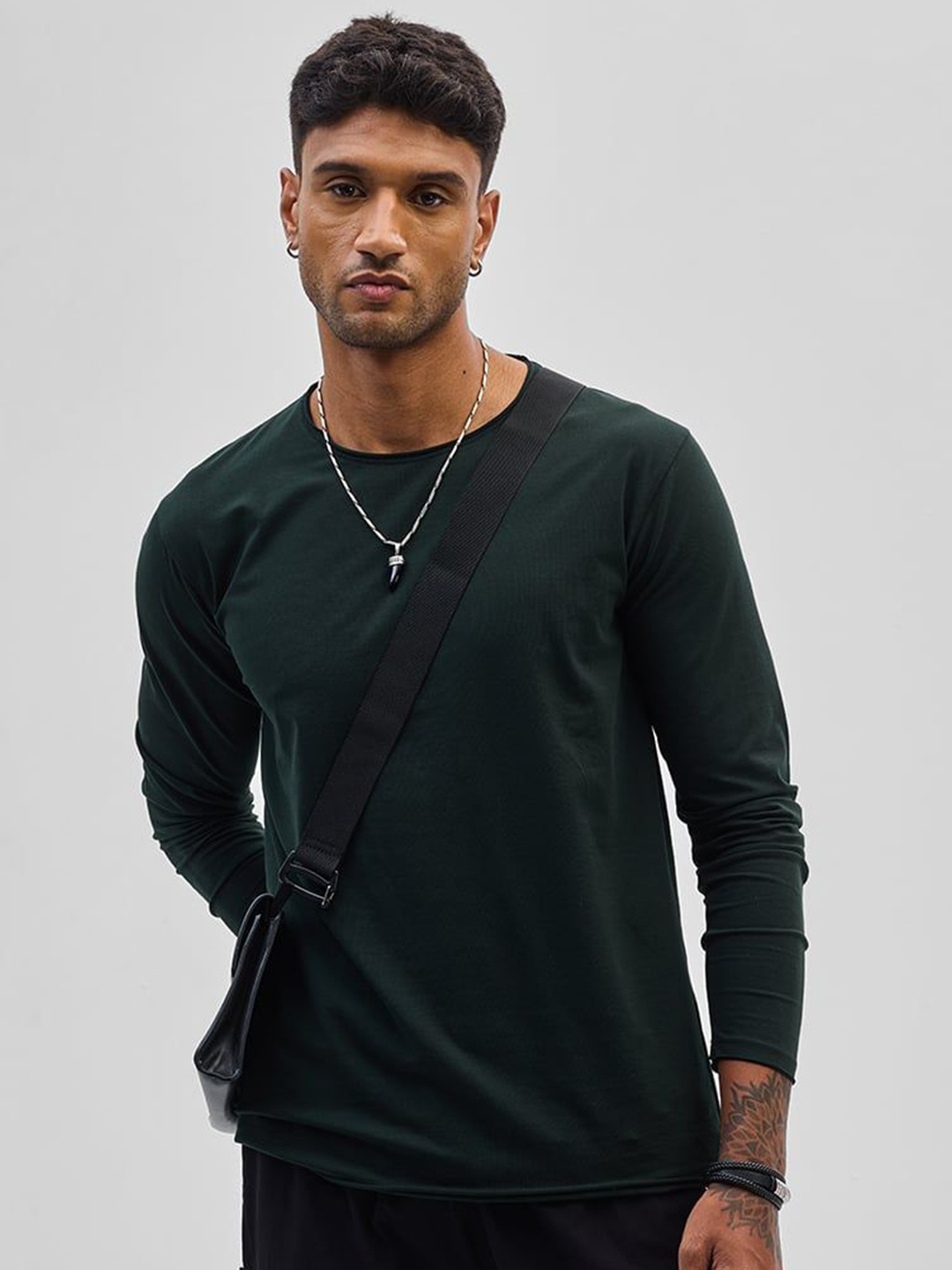 

Snitch Men Solid Round Neck Cotton Slim Fit T-shirt, Green