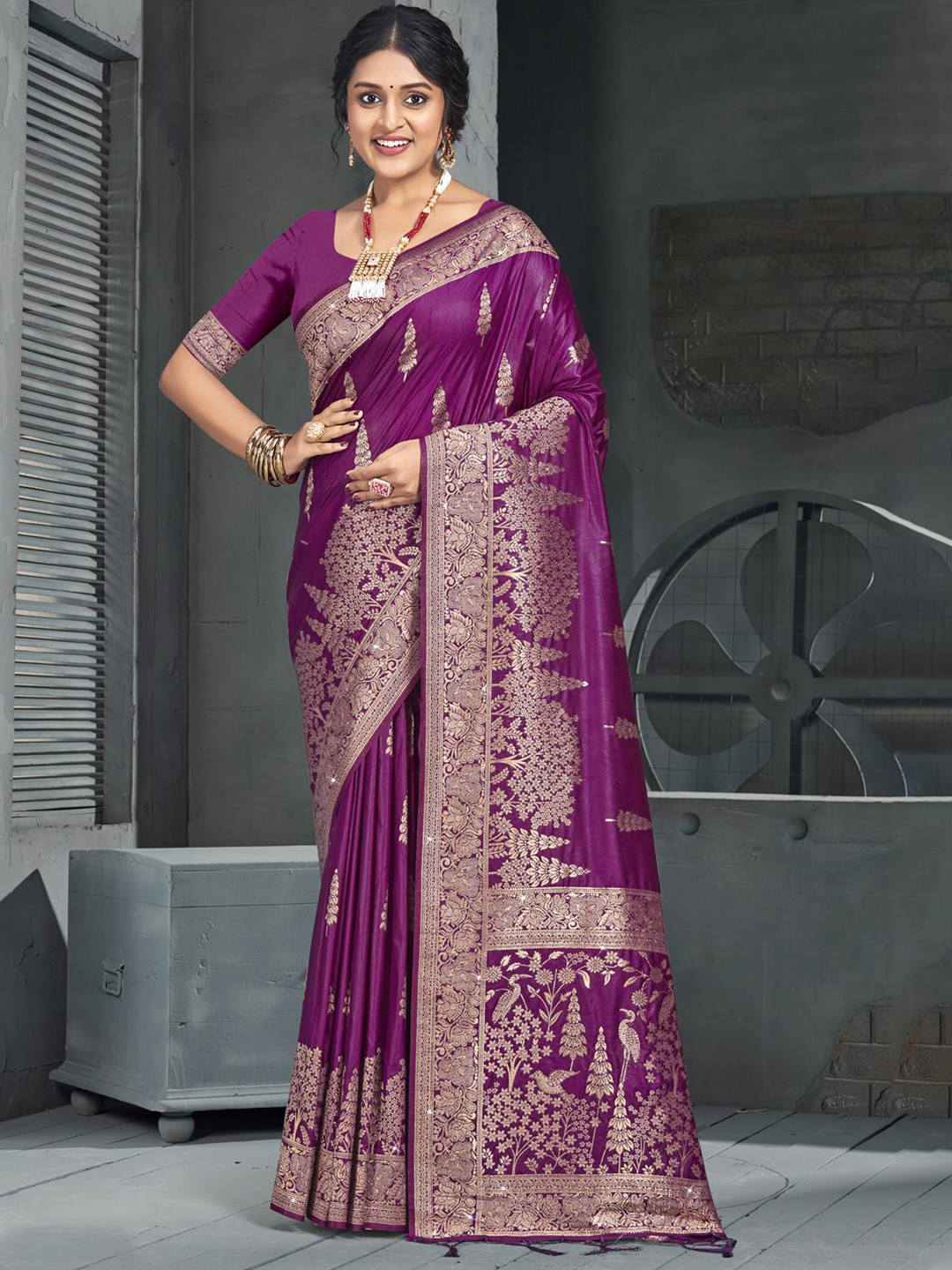 

Ishin Floral Zari Silk Blend Saree, Purple