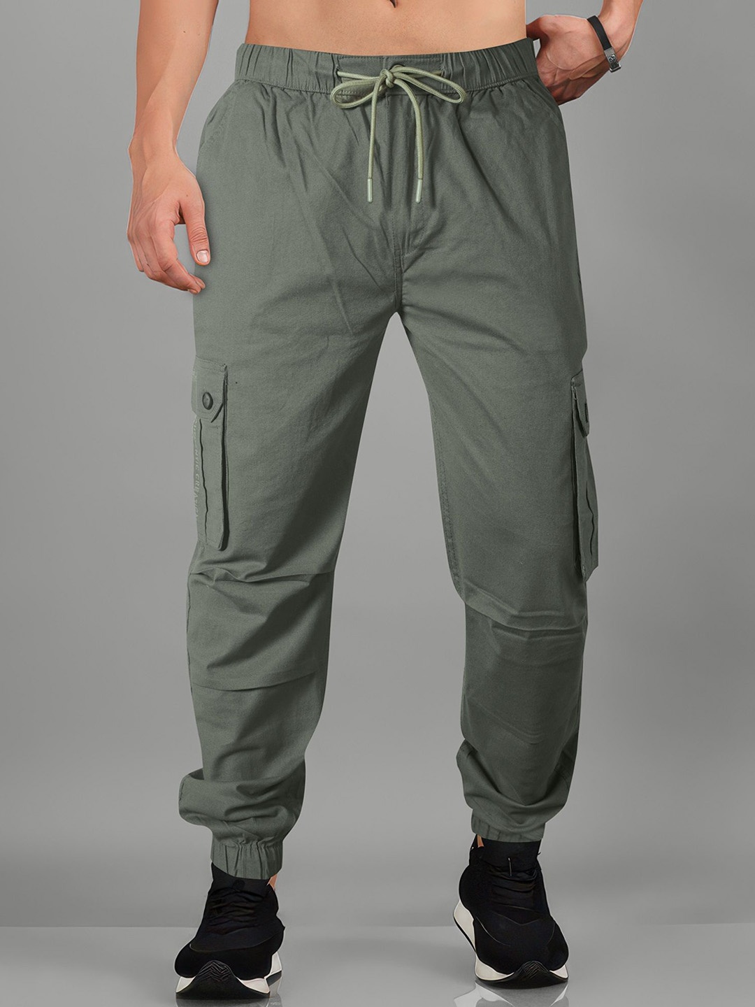 

Jb Just BLACK Men Relaxed Easy Wash Cargos Trousers, Olive