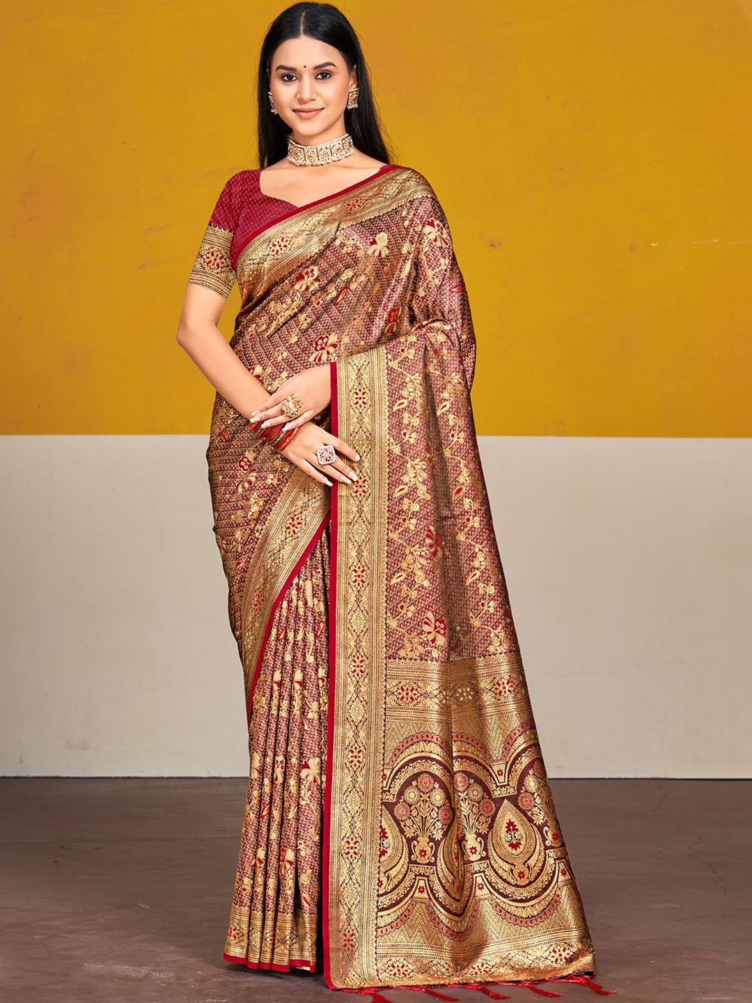 

Ishin Woven Design Zari Satin Saree, Maroon