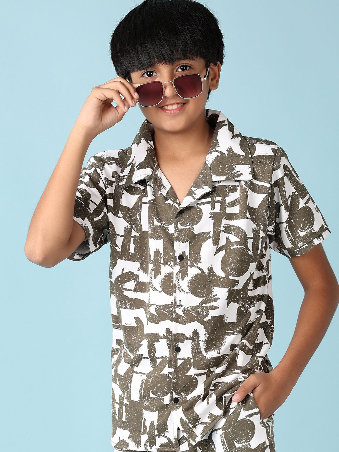 

V-Mart Boys Printed Pure Cotton Shirt With Short, Green