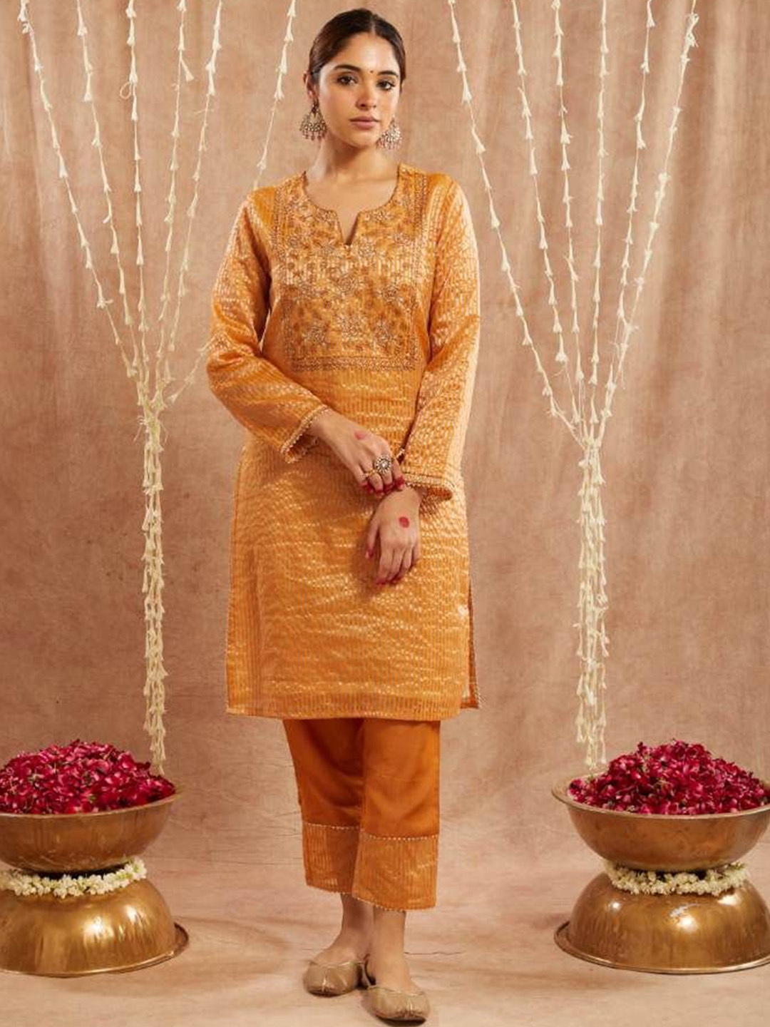 

NERO Floral Embroidered Notch Neck Organza Straight Kurta, Orange