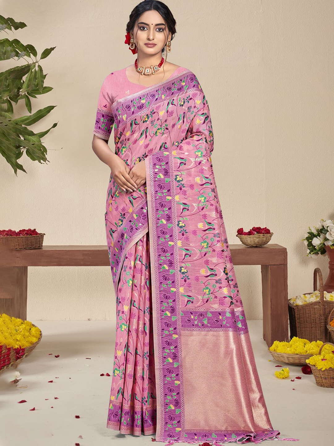 

Ishin Ethnic Motifs Zari Silk Blend Saree, Pink