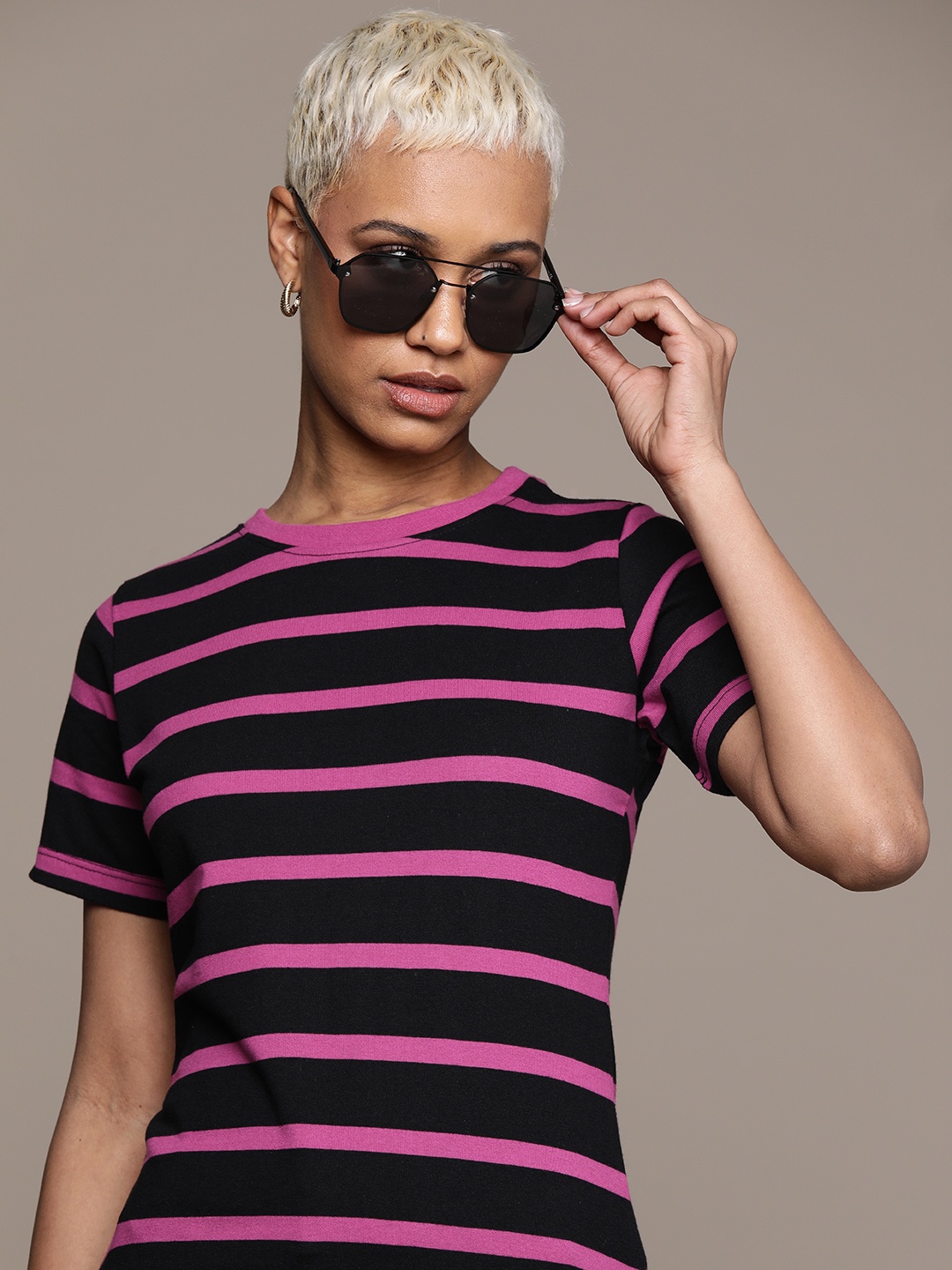 

The Roadster Lifestyle Co. Striped Slim Fit T-shirt, Black