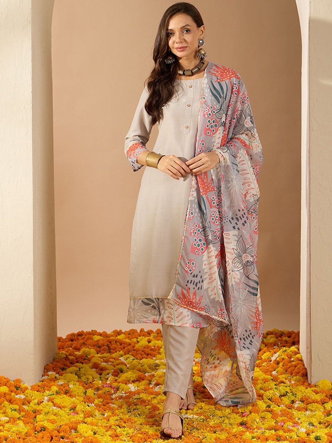 

ZIYAA Grey Round Neck Three-Quarter Sleeves Straight Kurta With Trousers & Dupatta