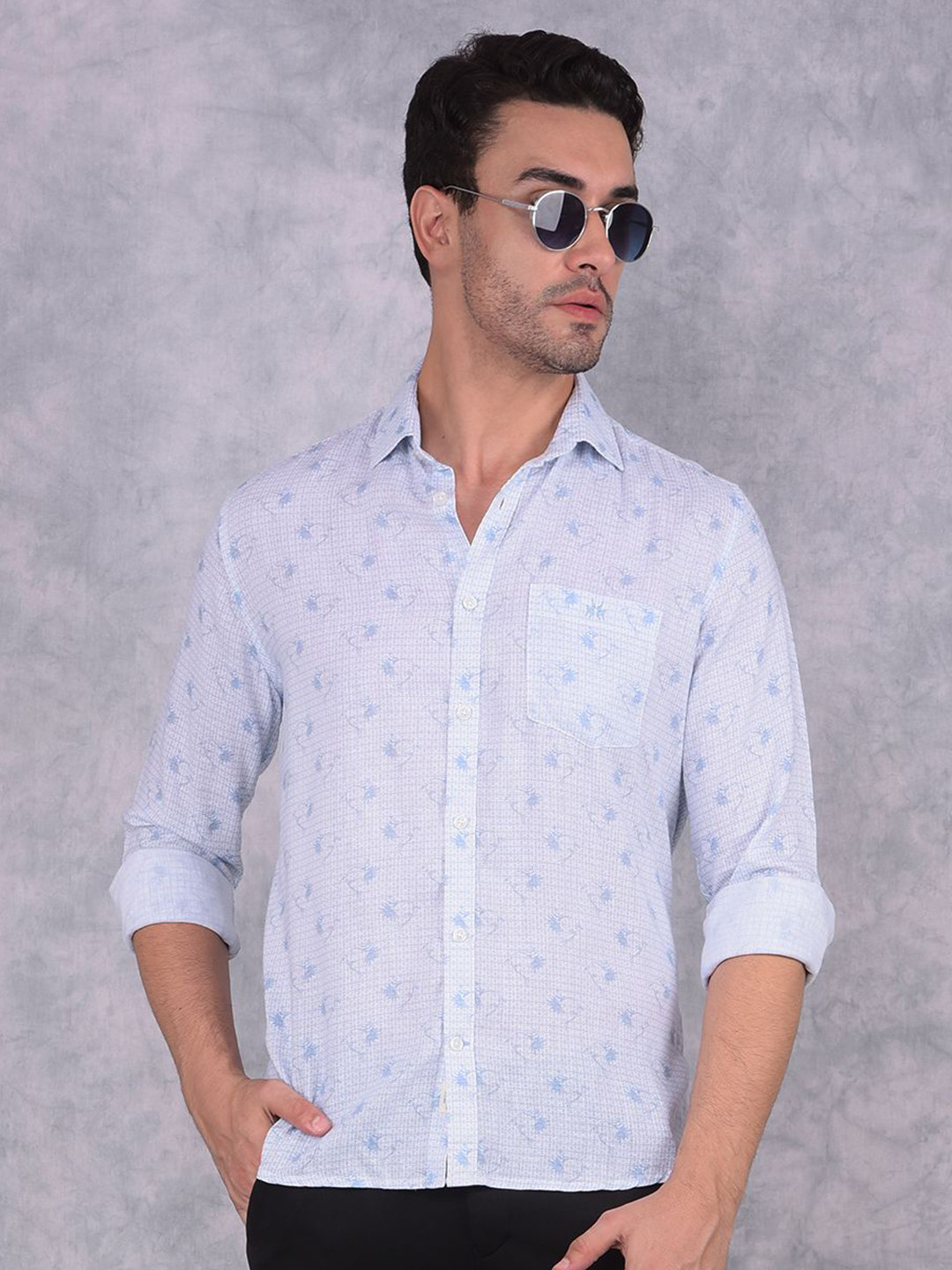 

Crimsoune Club Men Smart Spread Collar Checked Cotton Slim Fit Casual Shirt, Blue