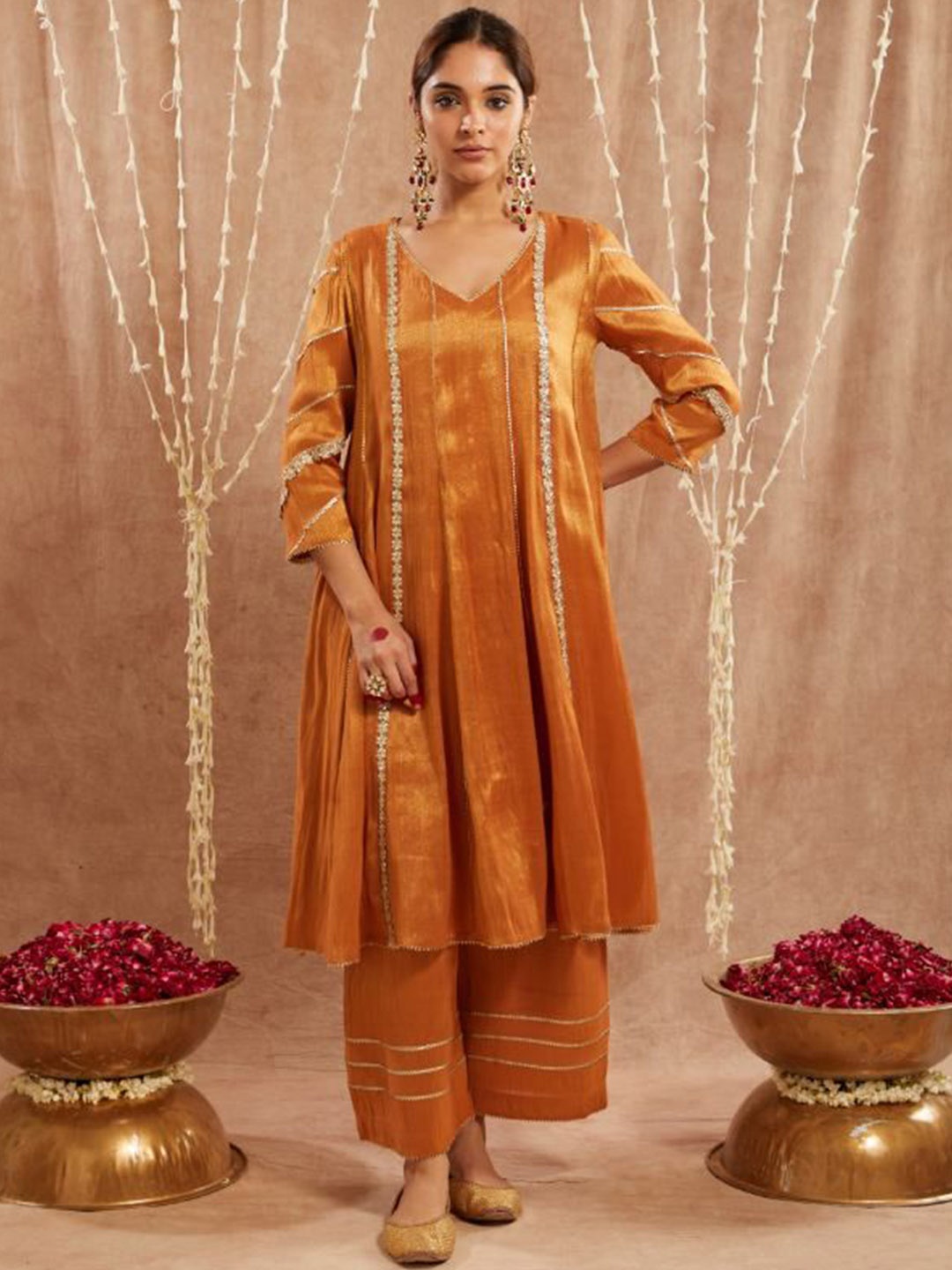 

NERO Striped V-Neck Gotta Patti A-Line Kurta, Orange