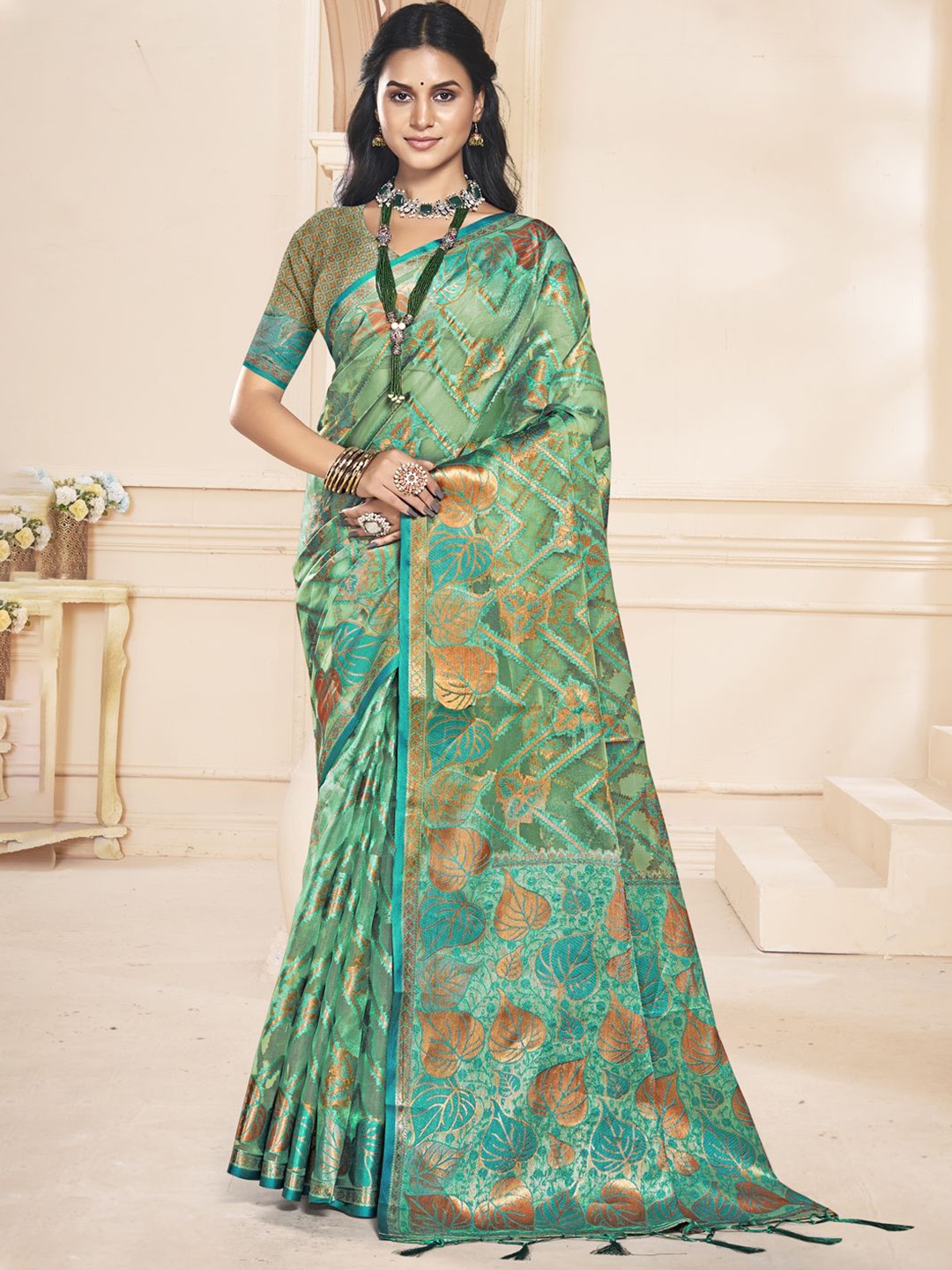 

Ishin Floral Zari Organza Saree, Turquoise blue