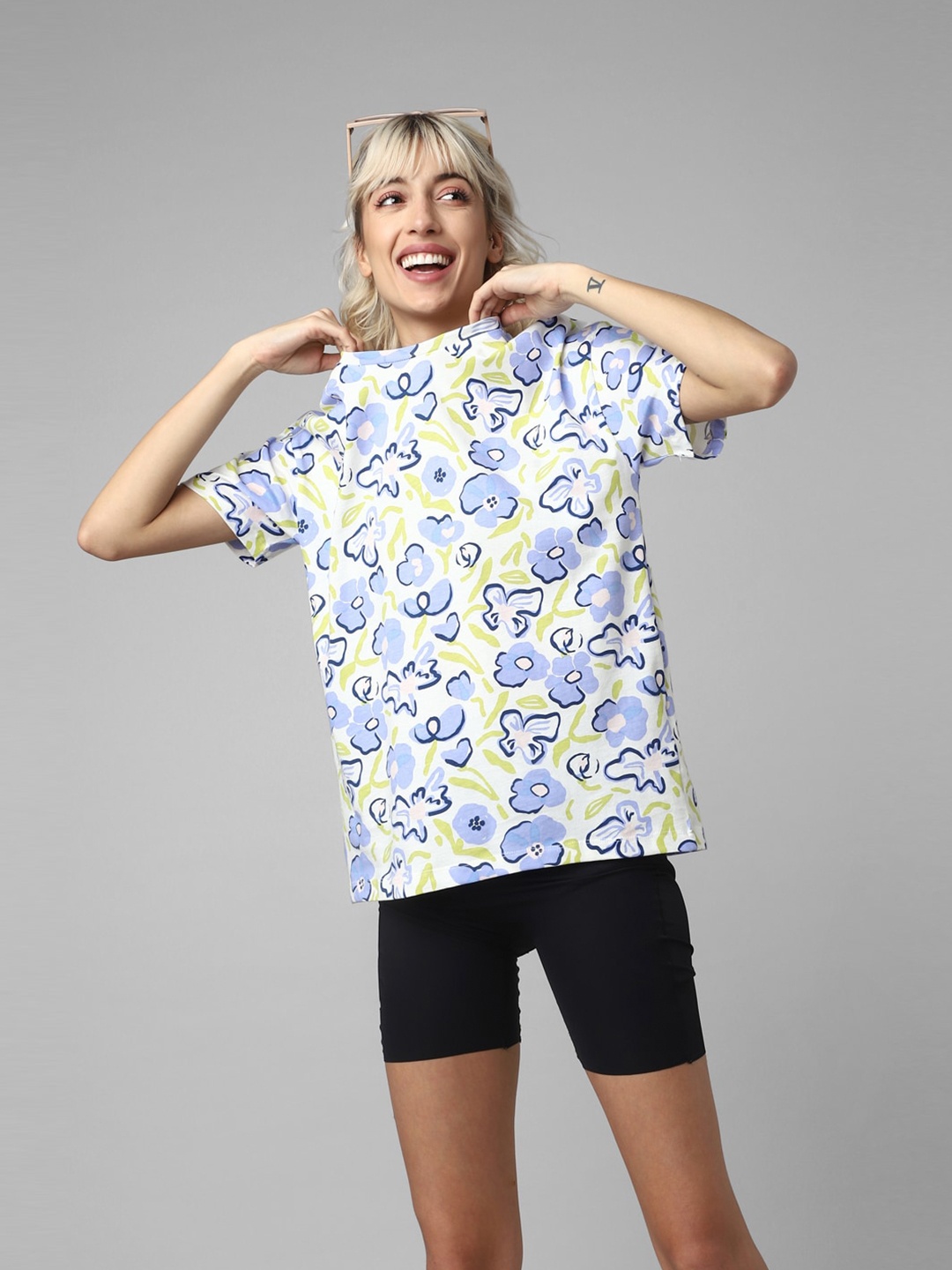 

ONLY Women Onlbingo Aop Ss Jr Floral Printed Cotton T-shirt, White