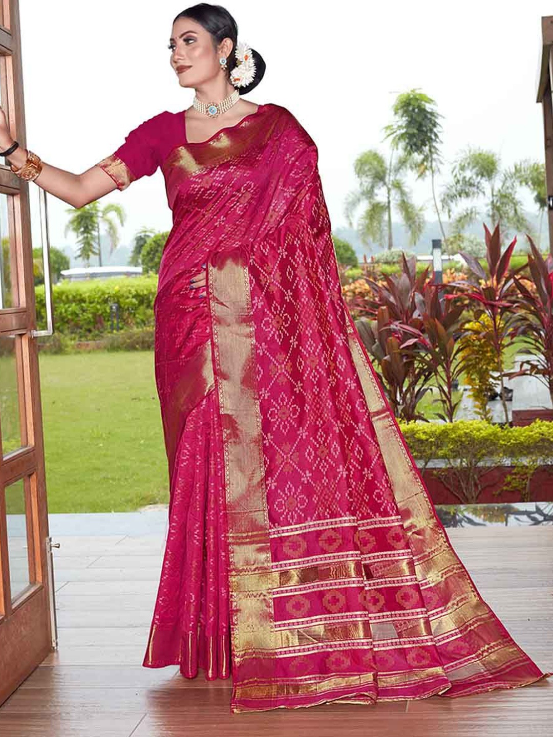 

JUST FASHION Woven Design Zari Bandhani Saree, Pink