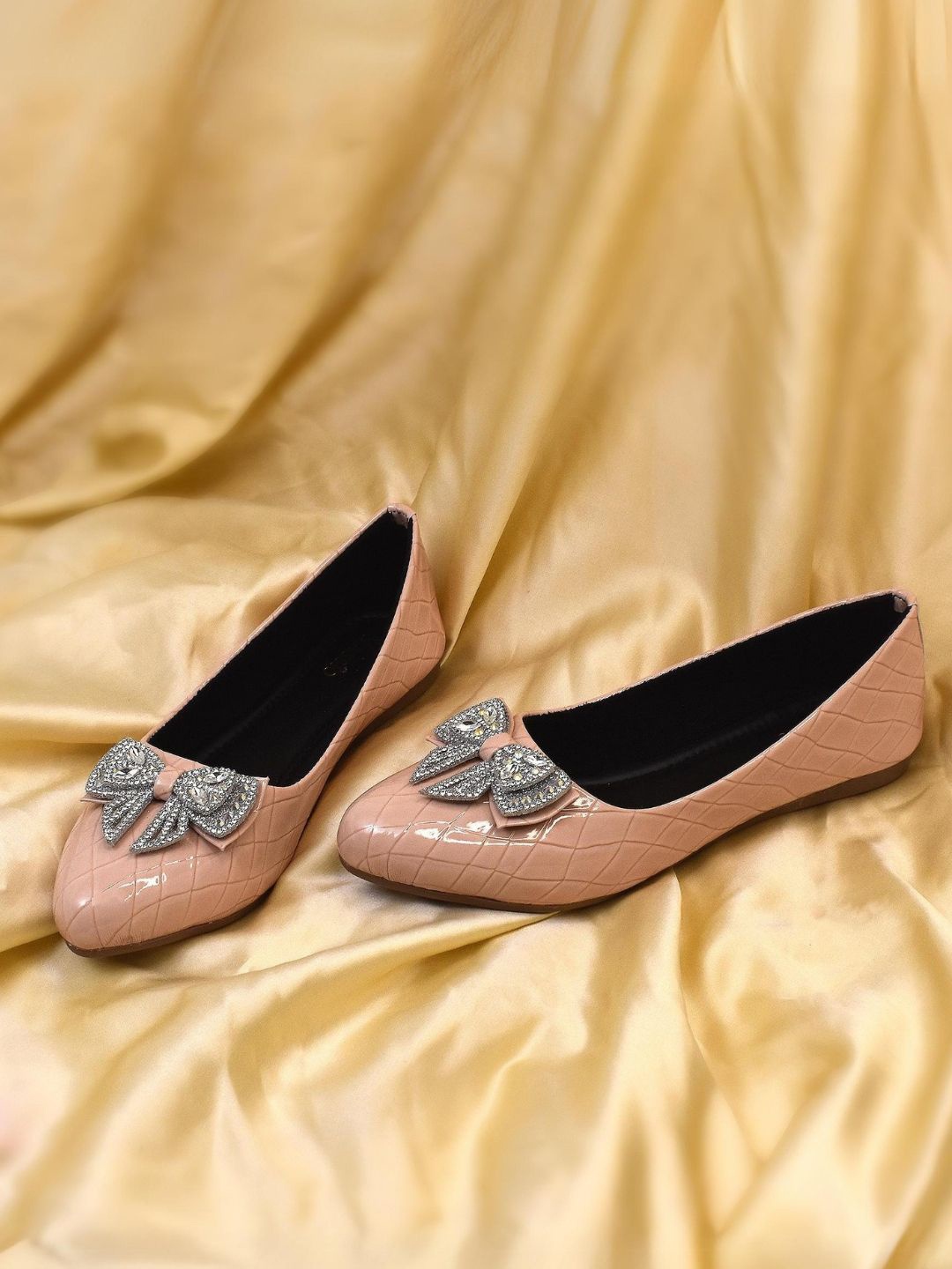 

YASSIO Women Embellished Ballerinas Flats, Pink