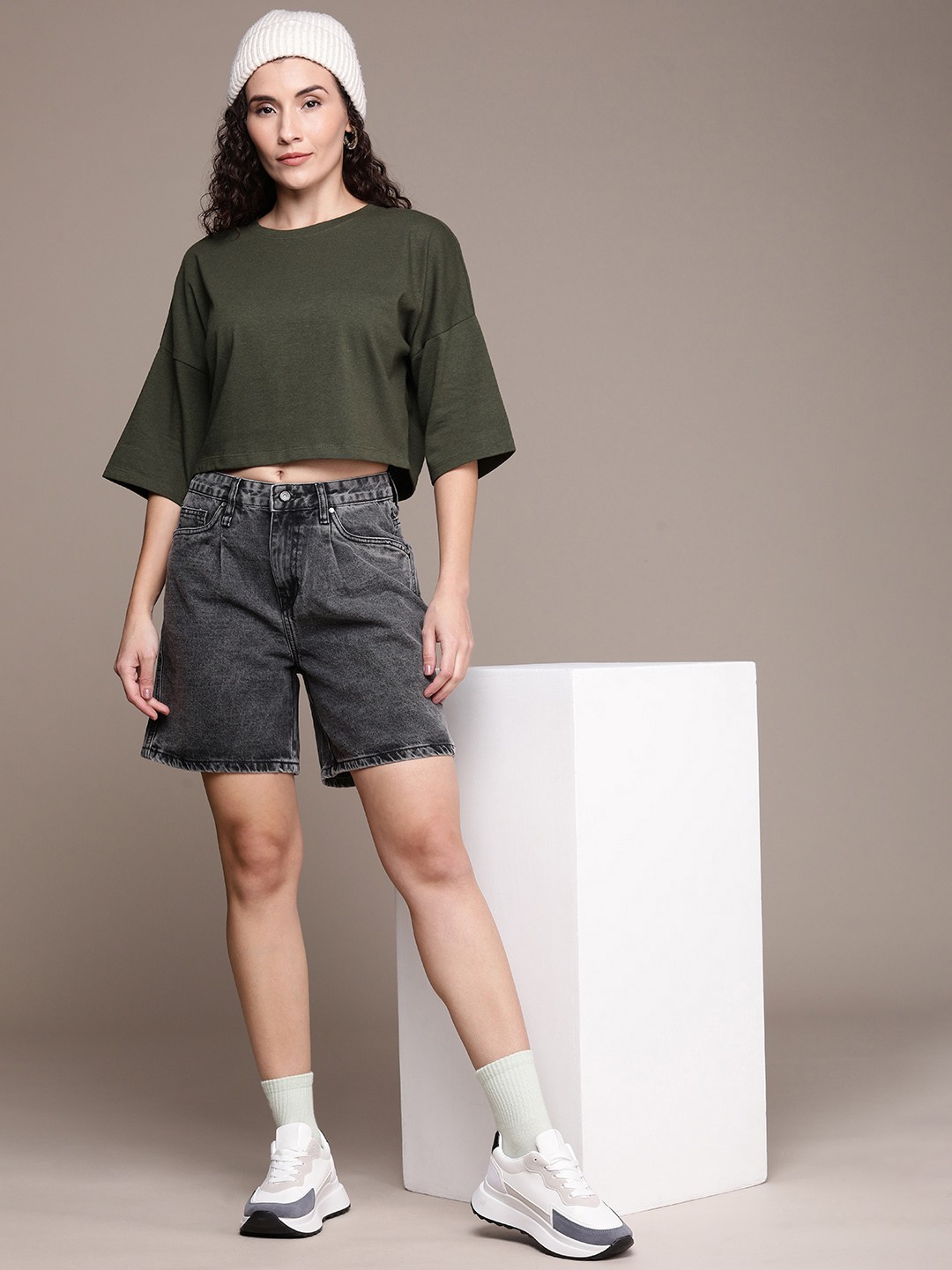 

The Roadster Life Co. Solid Drop-Shoulder Sleeves Casual T-shirt, Green