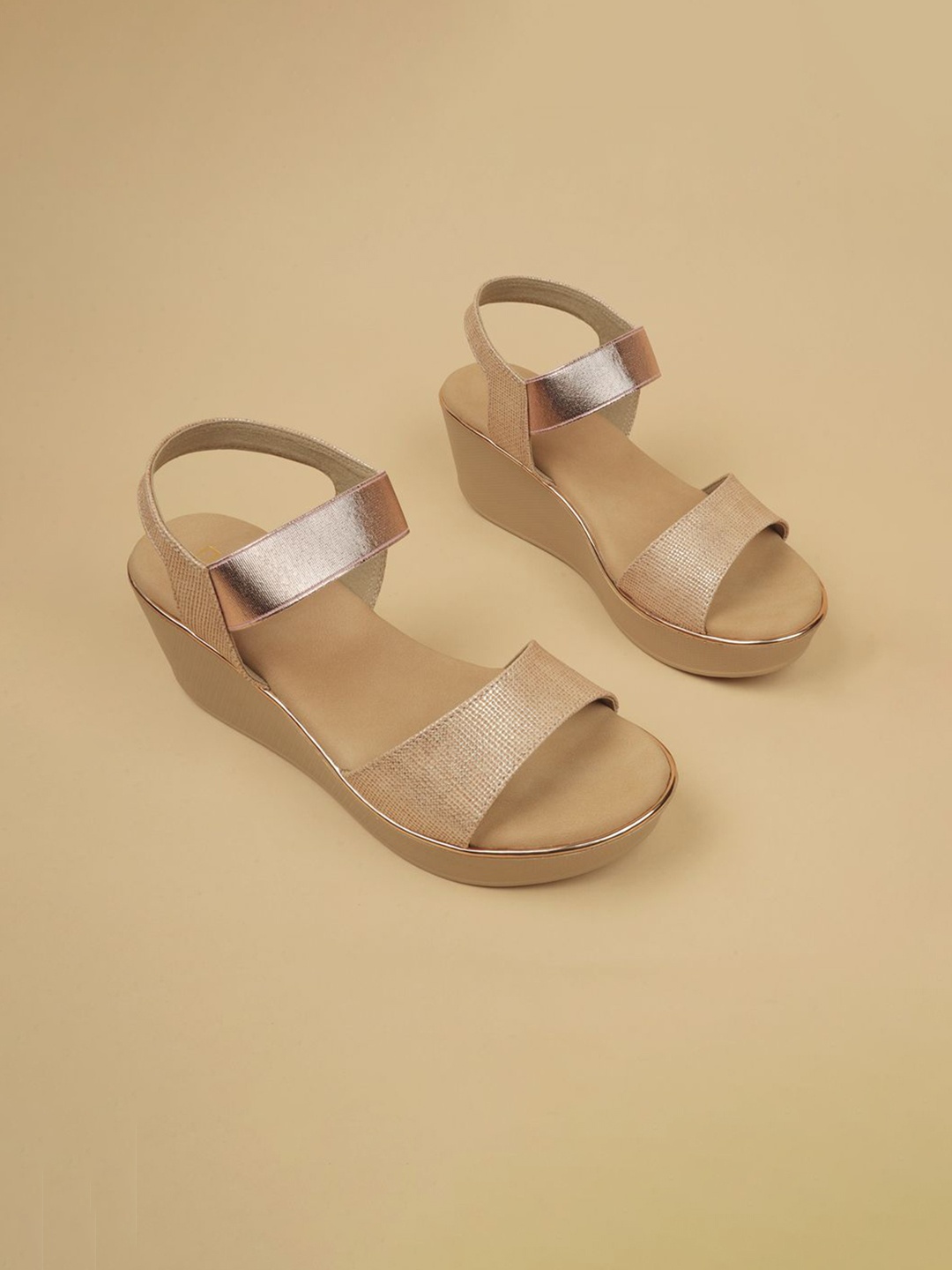 

Ozuri Wedge Sandals, Rose gold