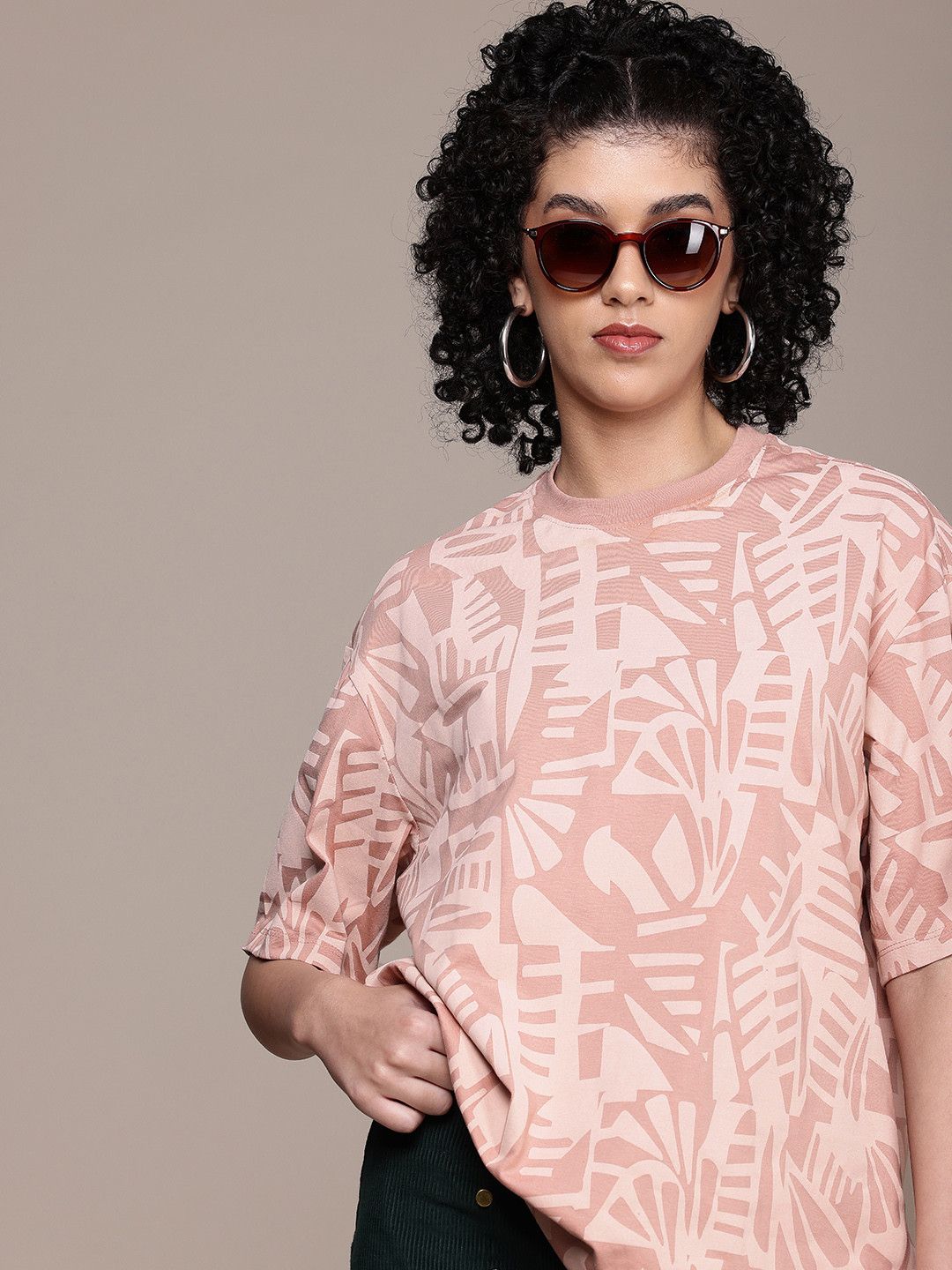 

The Roadster Life Co. Graphic Printed Drop-Shoulder Sleeves Oversized T-shirt, Rose