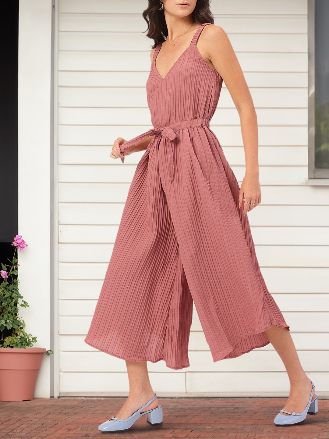 

DressBerry Blush & Bold Shoulder Straps Accordion Pleated Crop Jumpsuit, Pink