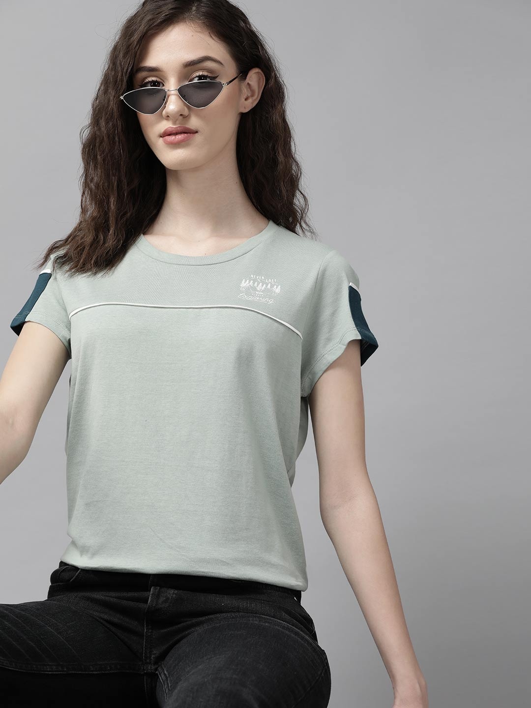 

The Roadster Lifestyle Co. Women Green Solid Pure Cotton Regular Fit T-shirt