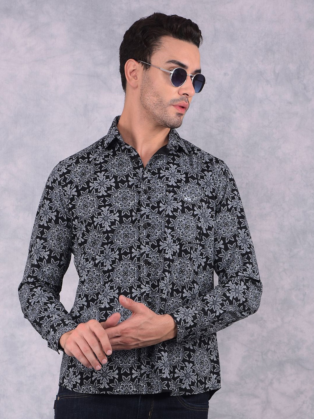 

Crimsoune Club Men Smart Spread Collar Floral Printed Cotton Slim Fit Casual Shirt, Black