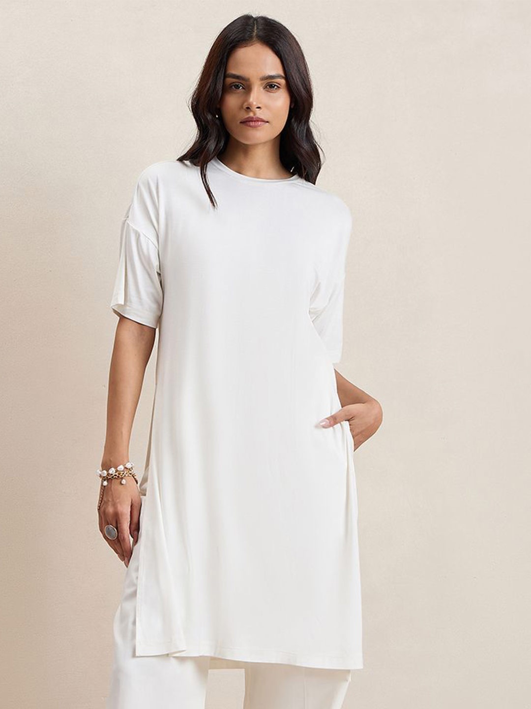

FEMMELLA Women Round Neck Longline Top, White
