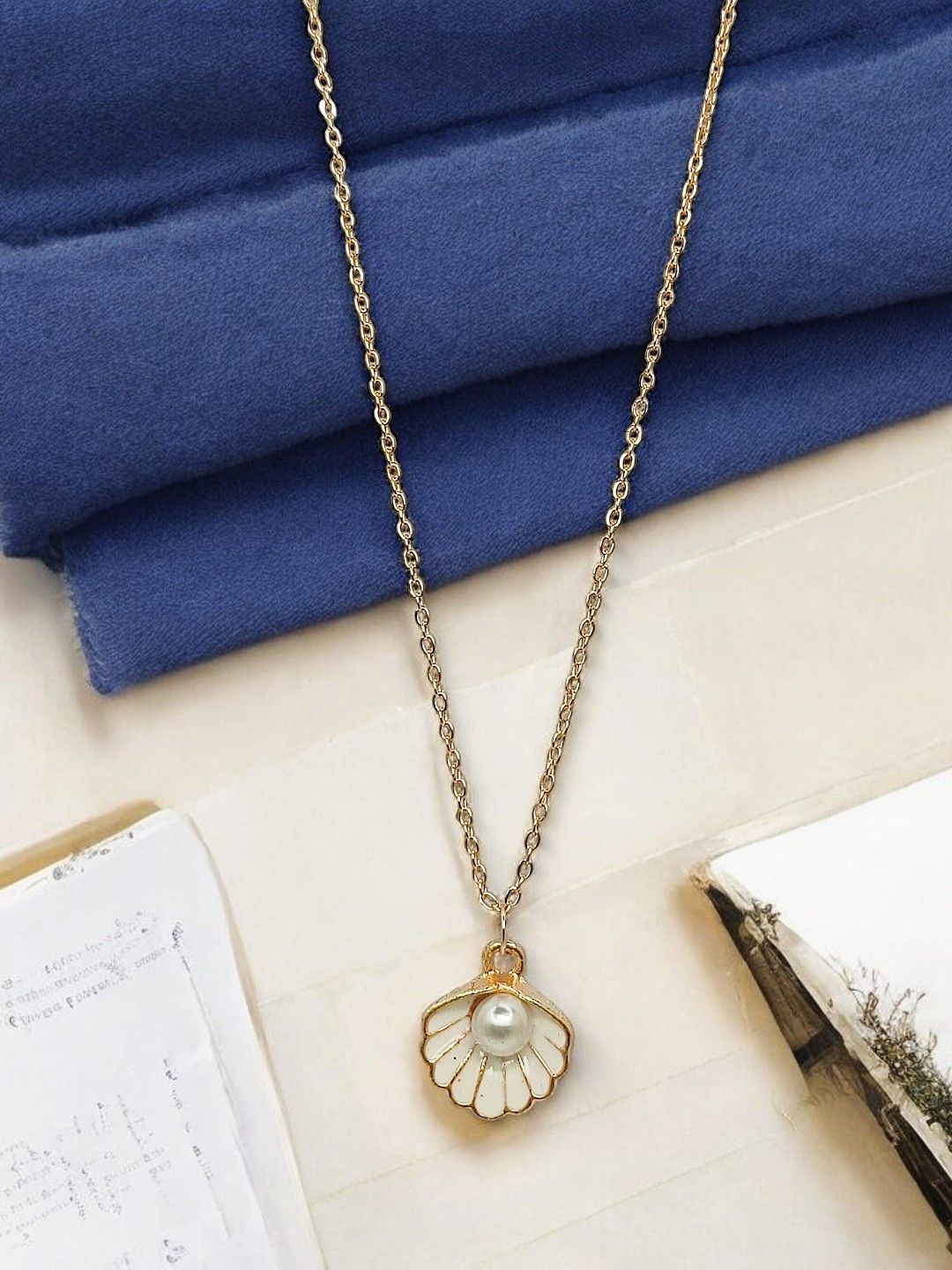 

9blings Gold-Plated Contemporary Pendant with Chain