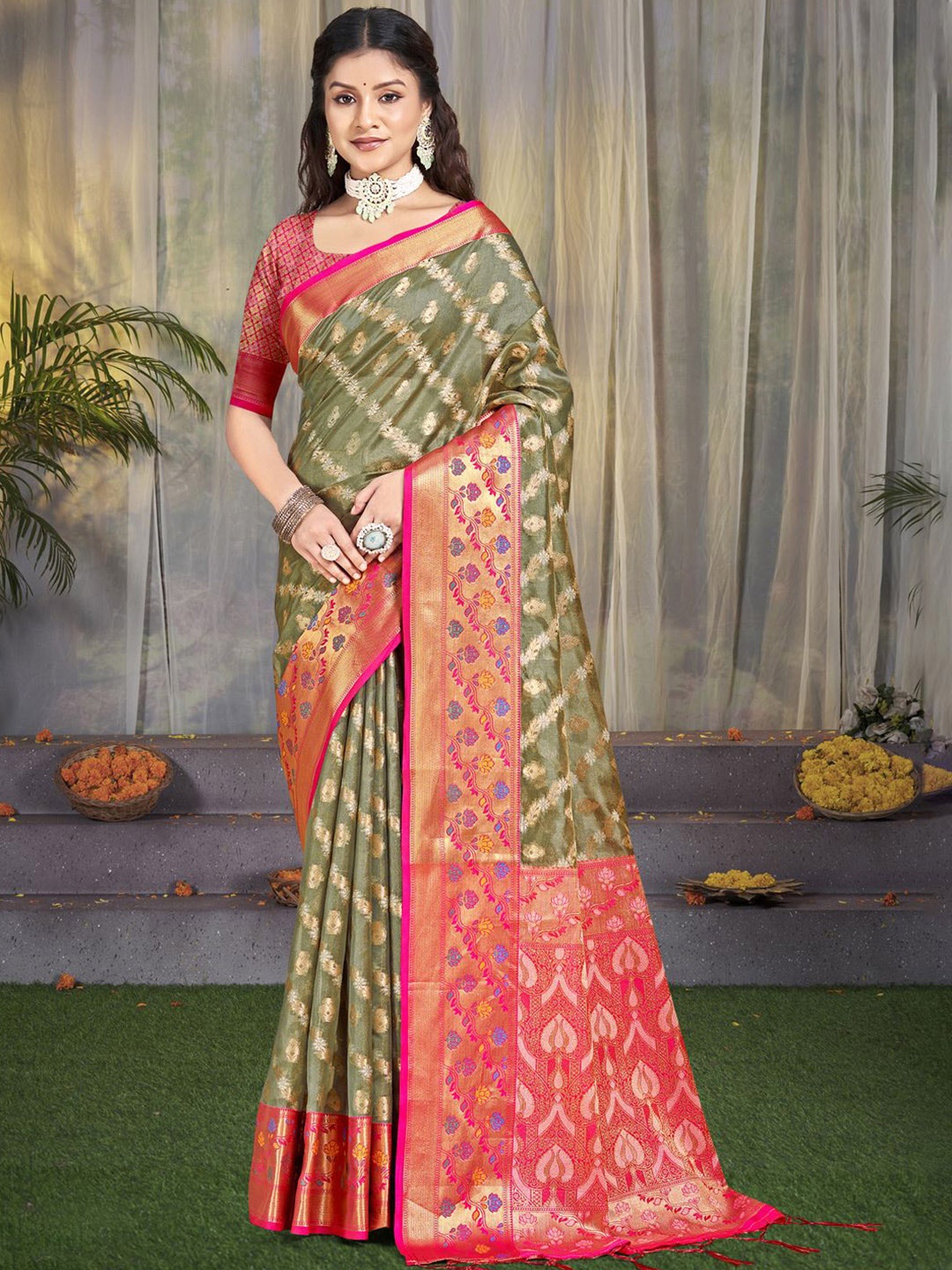 

Ishin Woven Design Zari Silk Blend Saree, Grey