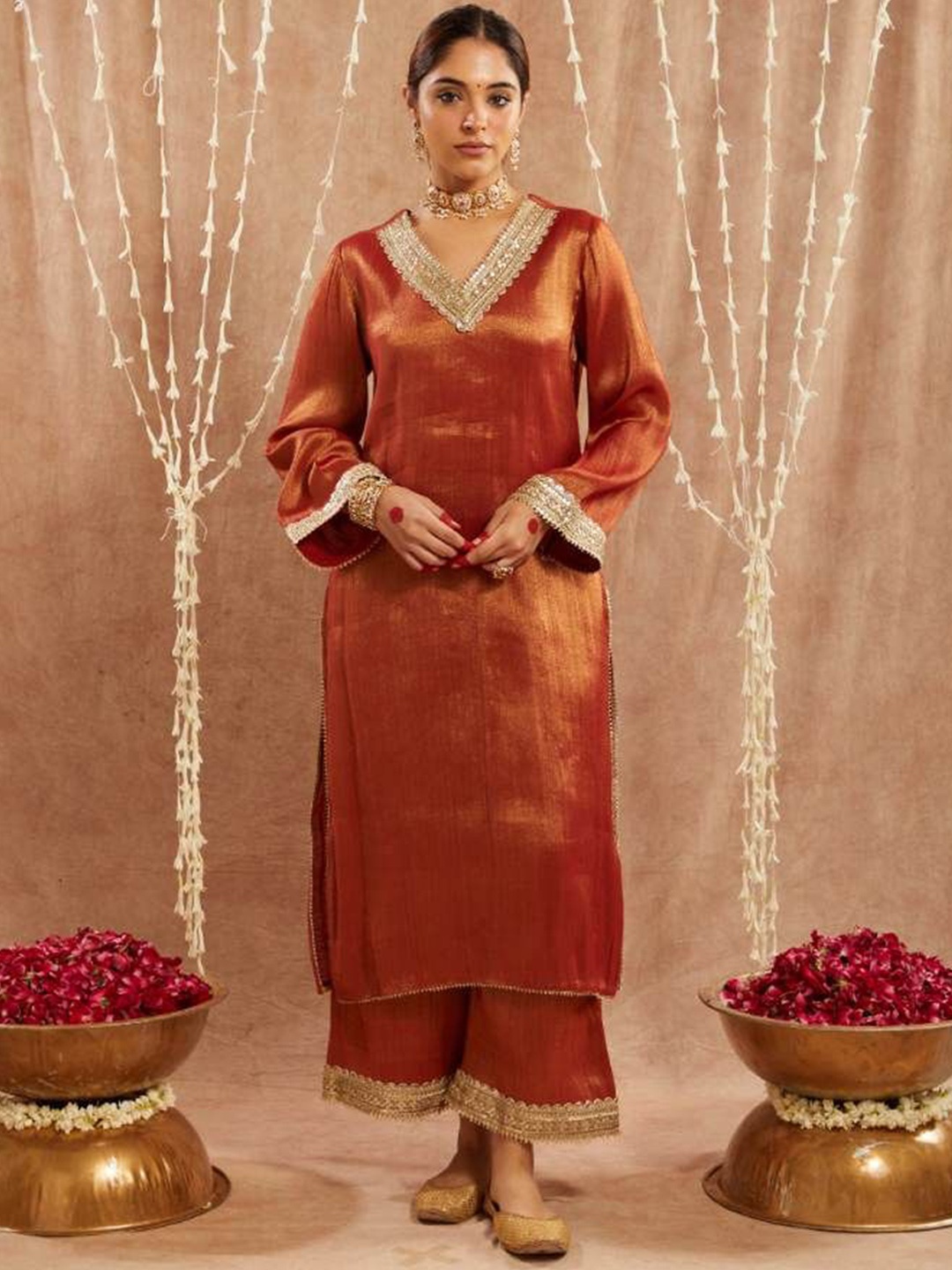 

NERO Yoke Design Sequiens Embellished V Neck A Line Kurta, Rust