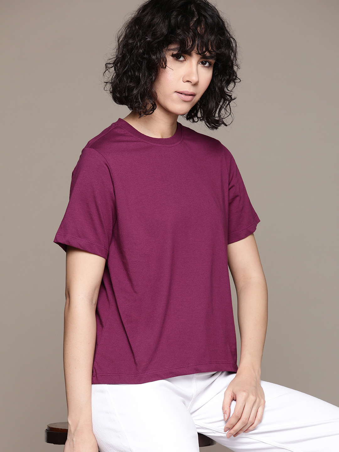 

The Roadster Lifestyle Co. Round Neck Solid T-shirt, Purple