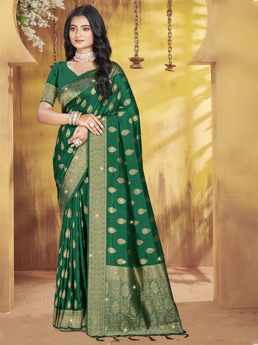 

Ishin Ethnic Motifs Zari Silk Blend Saree, Green
