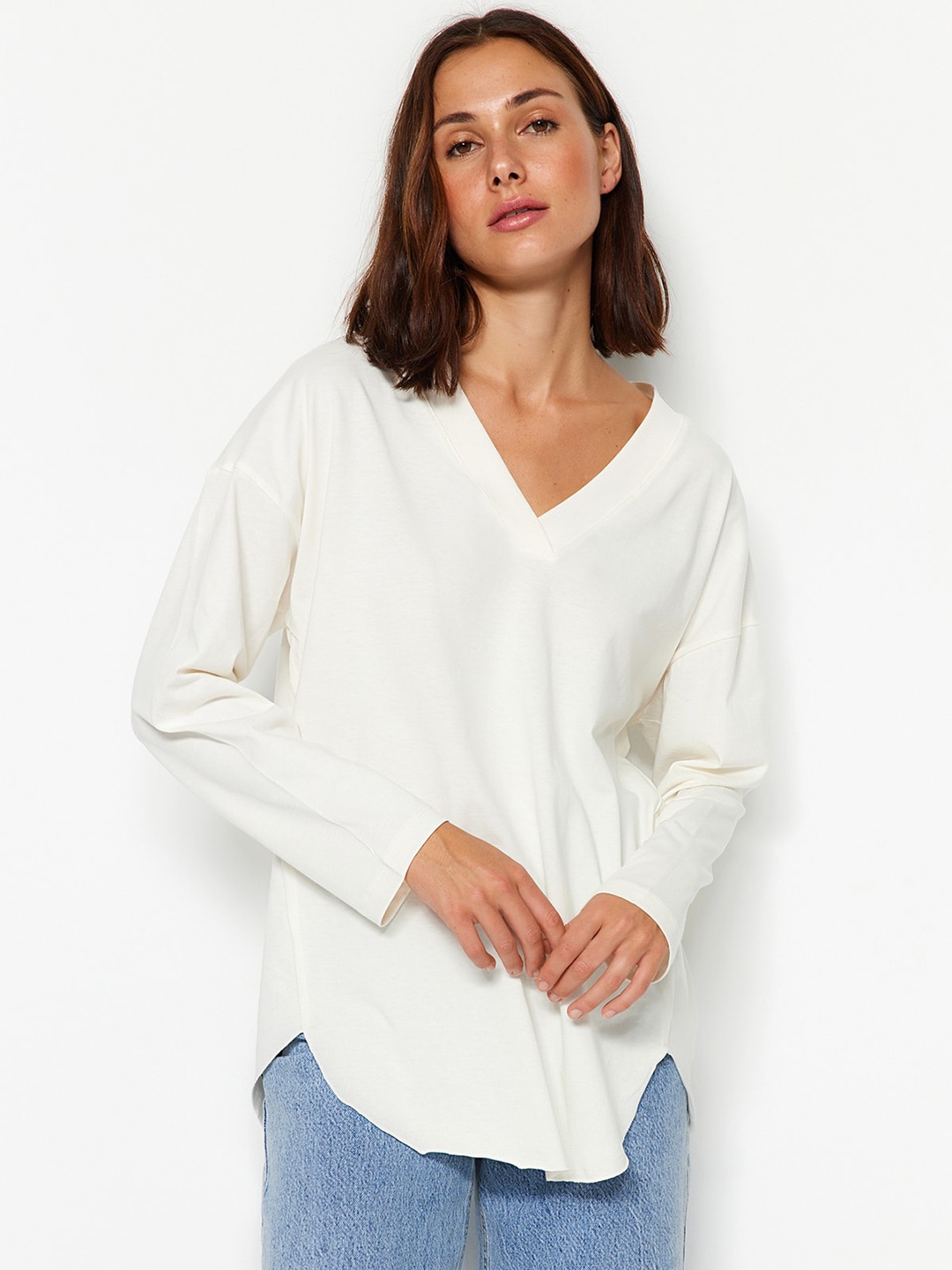 

Trendyol Regular Fit V-Neck Extended Sleeves T-shirt, Na