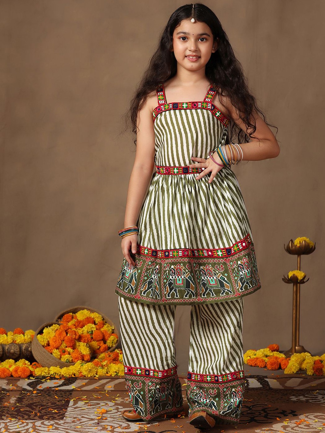 

FASHION DREAM Girls Leheriya Printed A-Line Kurta With Trouser, Green