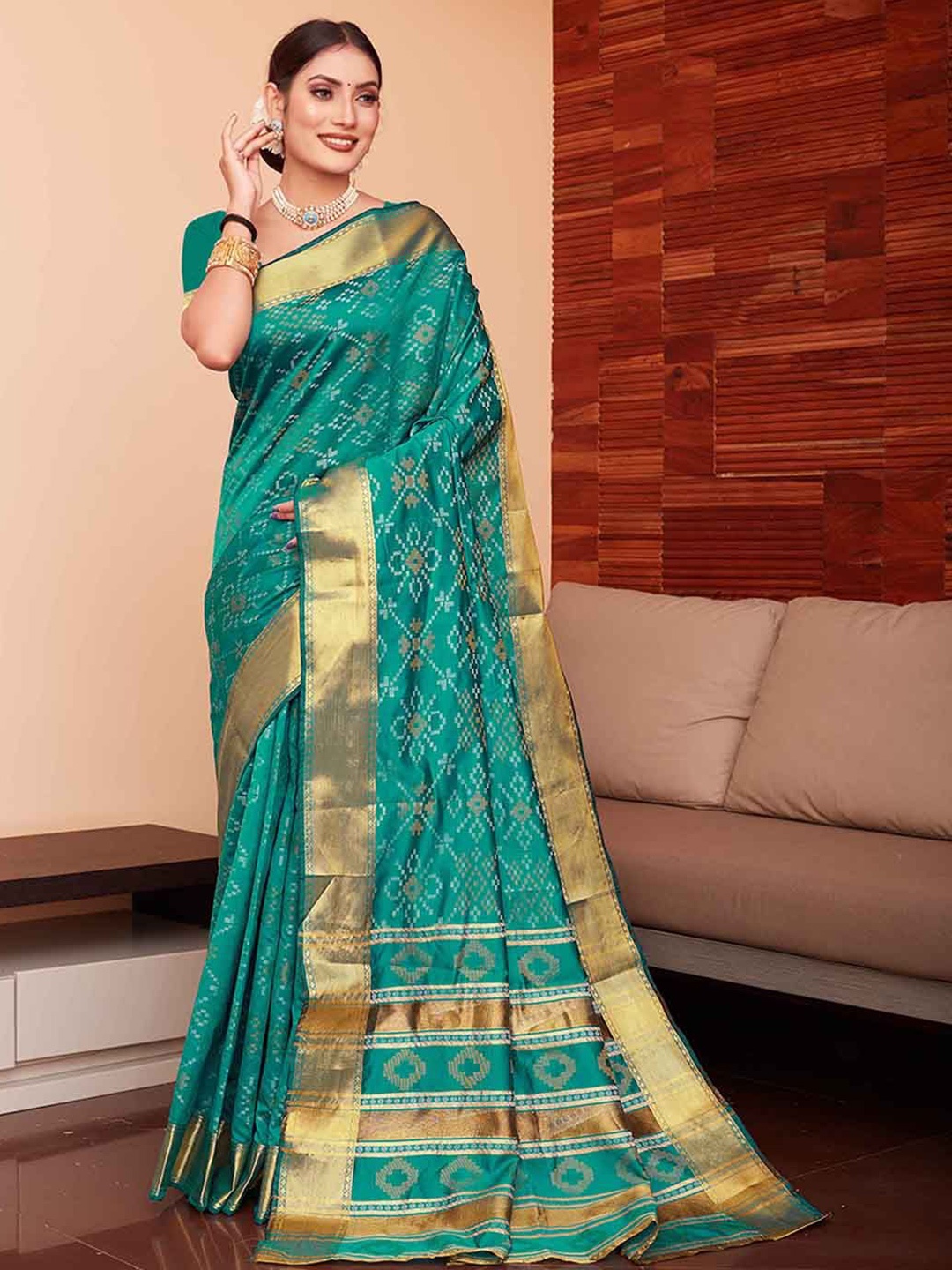 

JUST FASHION Woven Design Zari Bandhani Saree, Turquoise blue