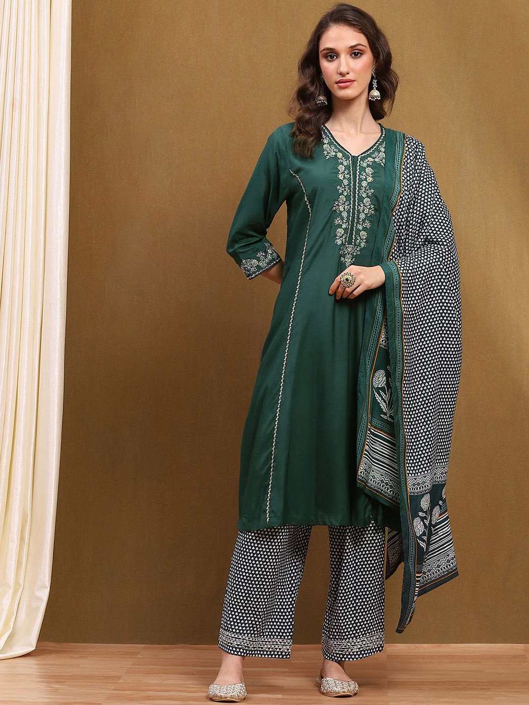 

Biba Women Ethnic Motifs Embroidered Panelled Thread Work Kurta with Palazzos & With Dupatta, Green