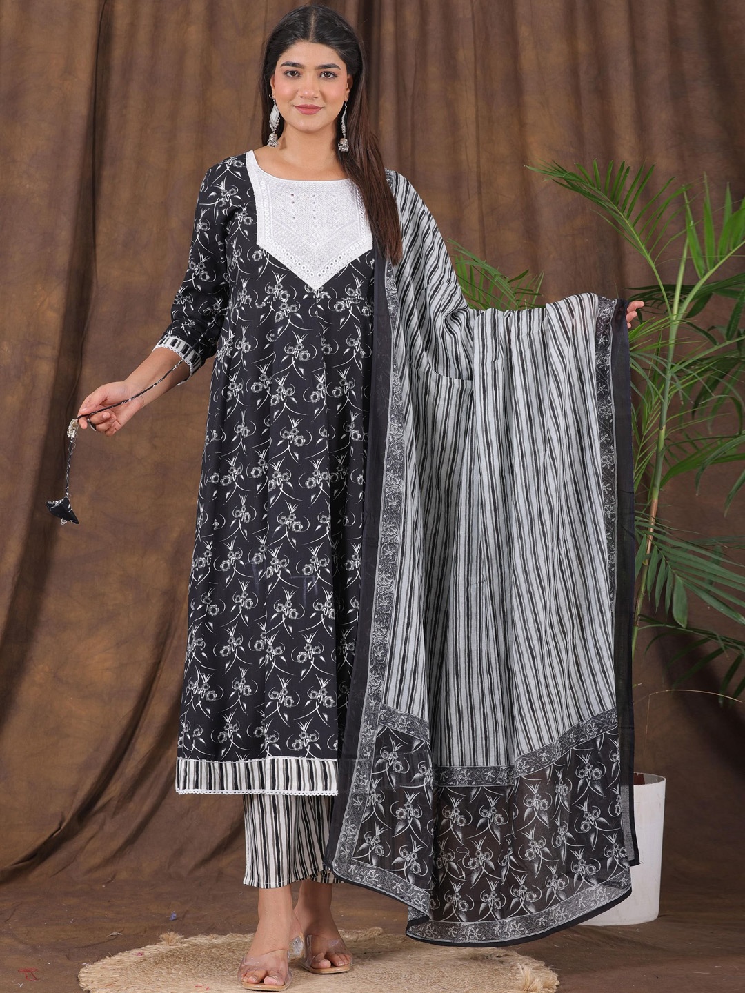 

PARTHVI Floral Printed Mirror Work Anarkali Kurta with Trousers & Dupatta, Black