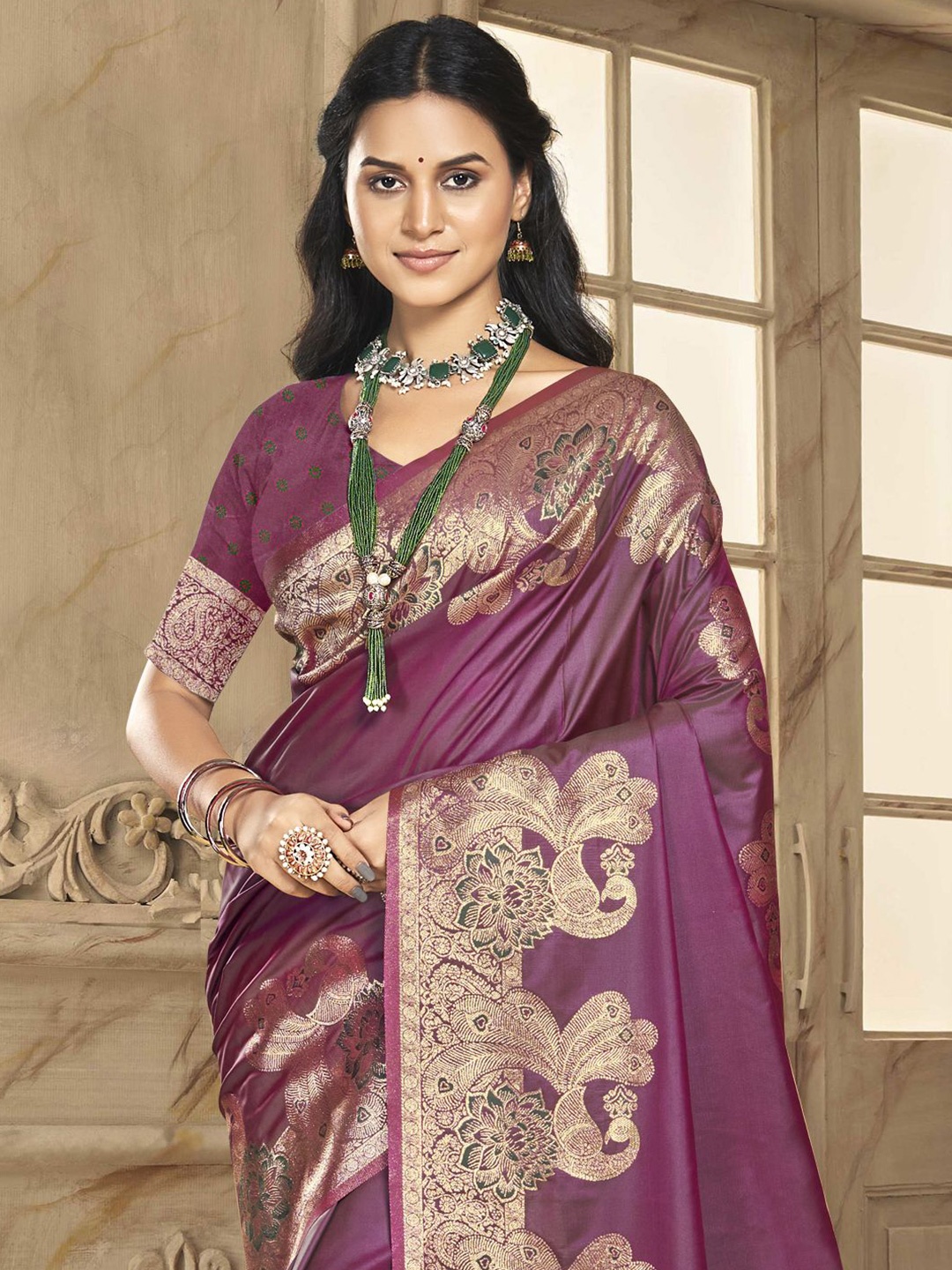 

Ishin Woven Design Zari Silk Blend Saree, Burgundy
