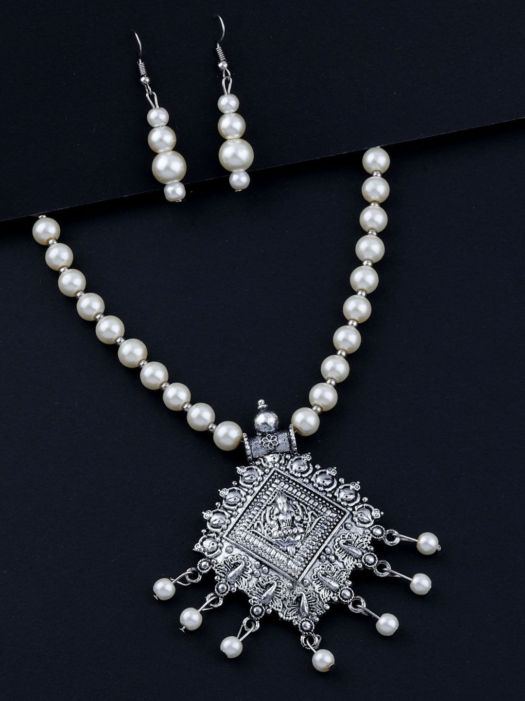 

Silver Shine Silver-Plated Pearl Beaded Oxidised Jewellery Set