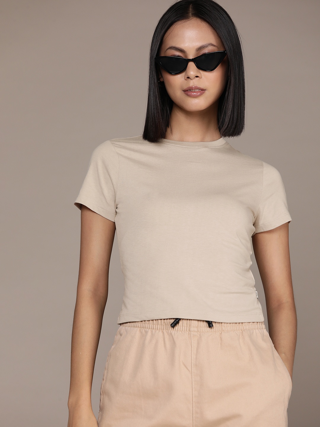 

The Roadster Lifestyle Co. Applique Slim Fit T-shirt, Beige