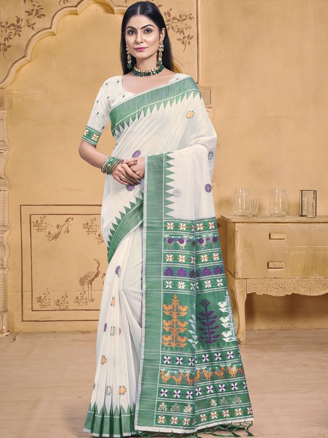 

Ishin Woven Design Saree, White