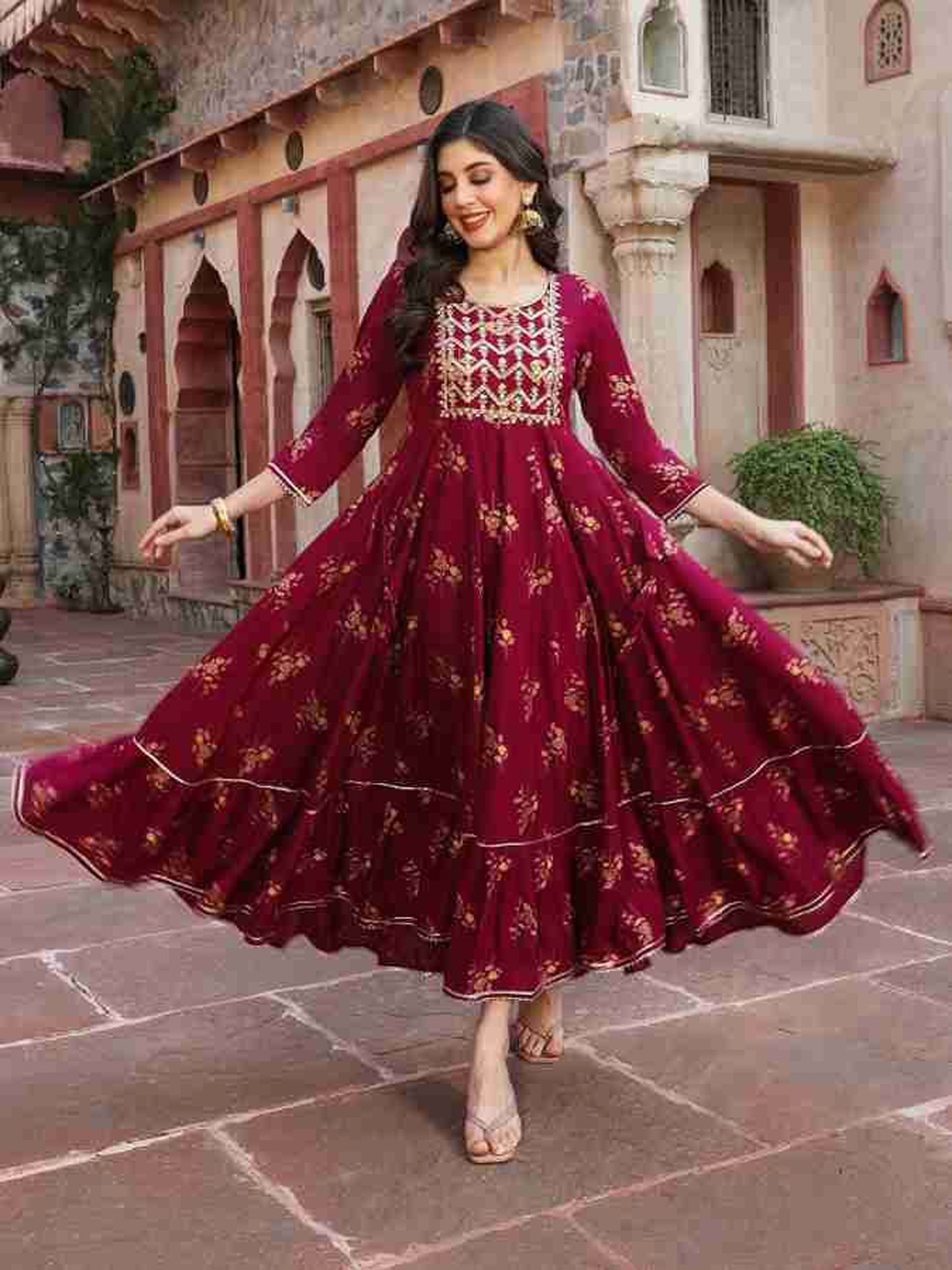 

VYKOO Floral Printed Round Neck Anarkali Kurta, Maroon