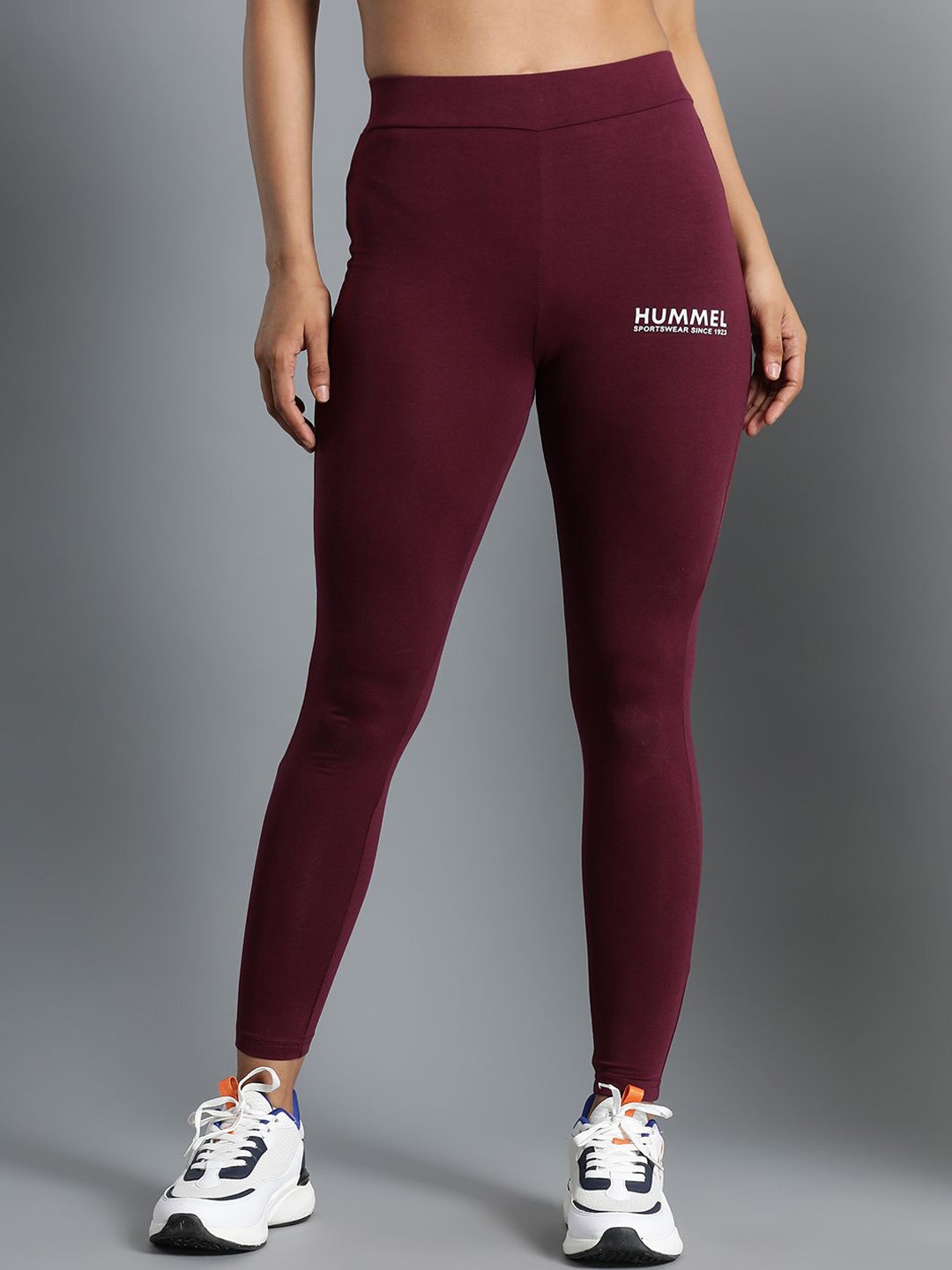 

hummel High Rise Ankle Length Gym Tights, Burgundy