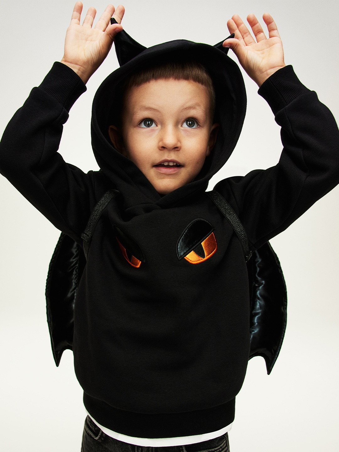 

H&M Boys Appliqued Hoodie, Black