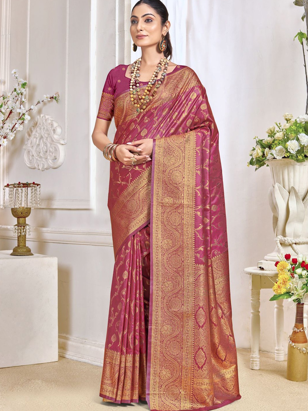 

Ishin Woven Design Zari Silk Blend Saree, Pink