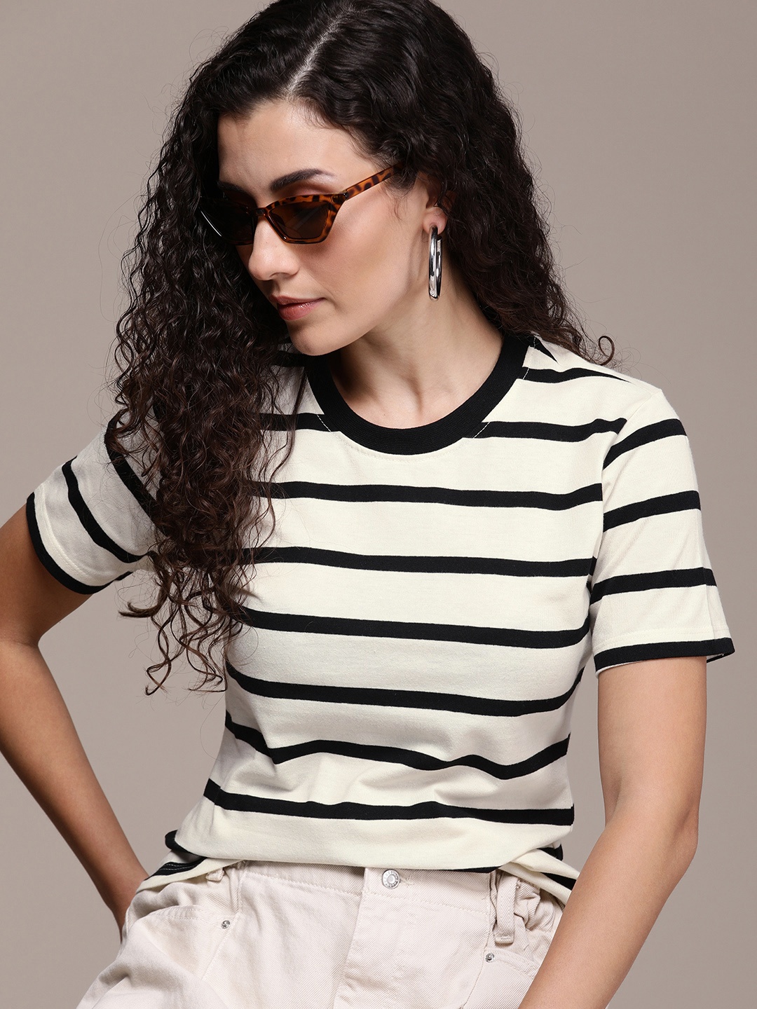 

The Roadster Life Co. Striped Slim Fit Round Neck T-shirt, Off white