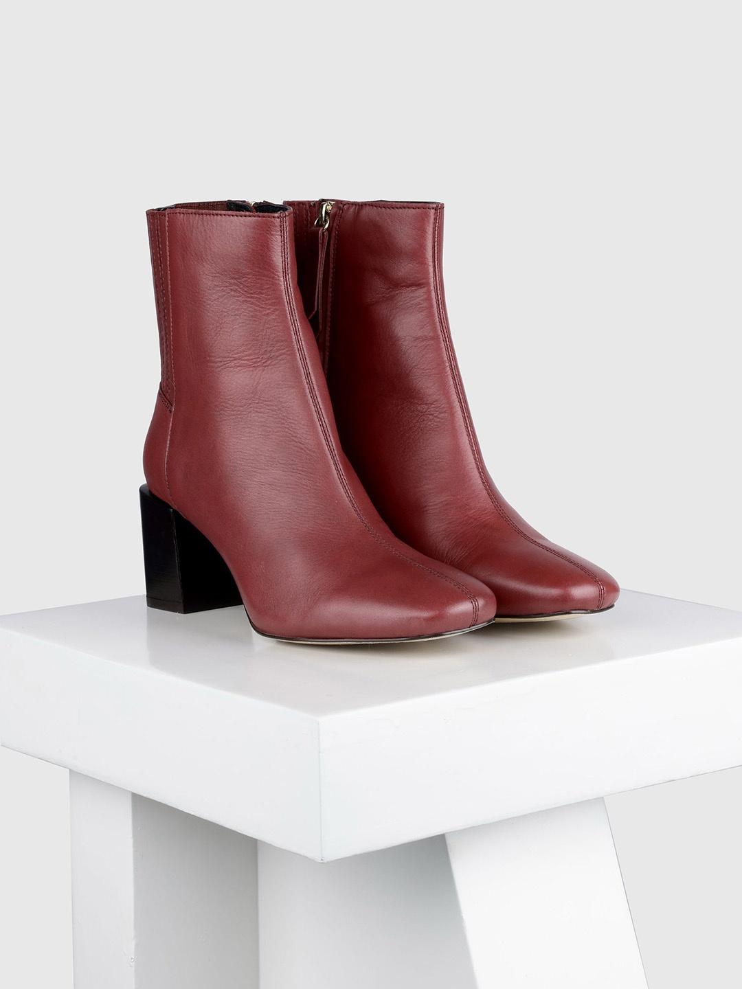 

Oroh Women Block-Heeled Regular Boots, Maroon