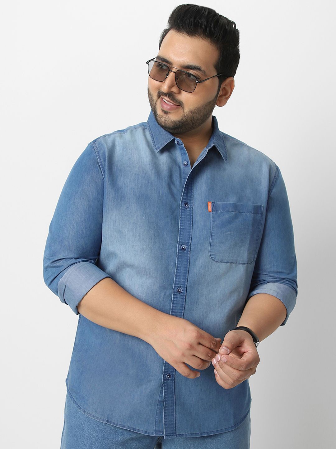 

Urbano Plus Men Spread Collar Solid Denim Casual Shirt, Blue