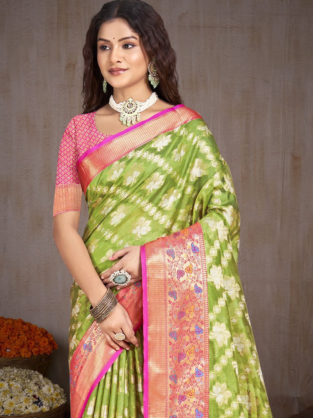 

Ishin Floral Zari Silk Blend Saree, Green