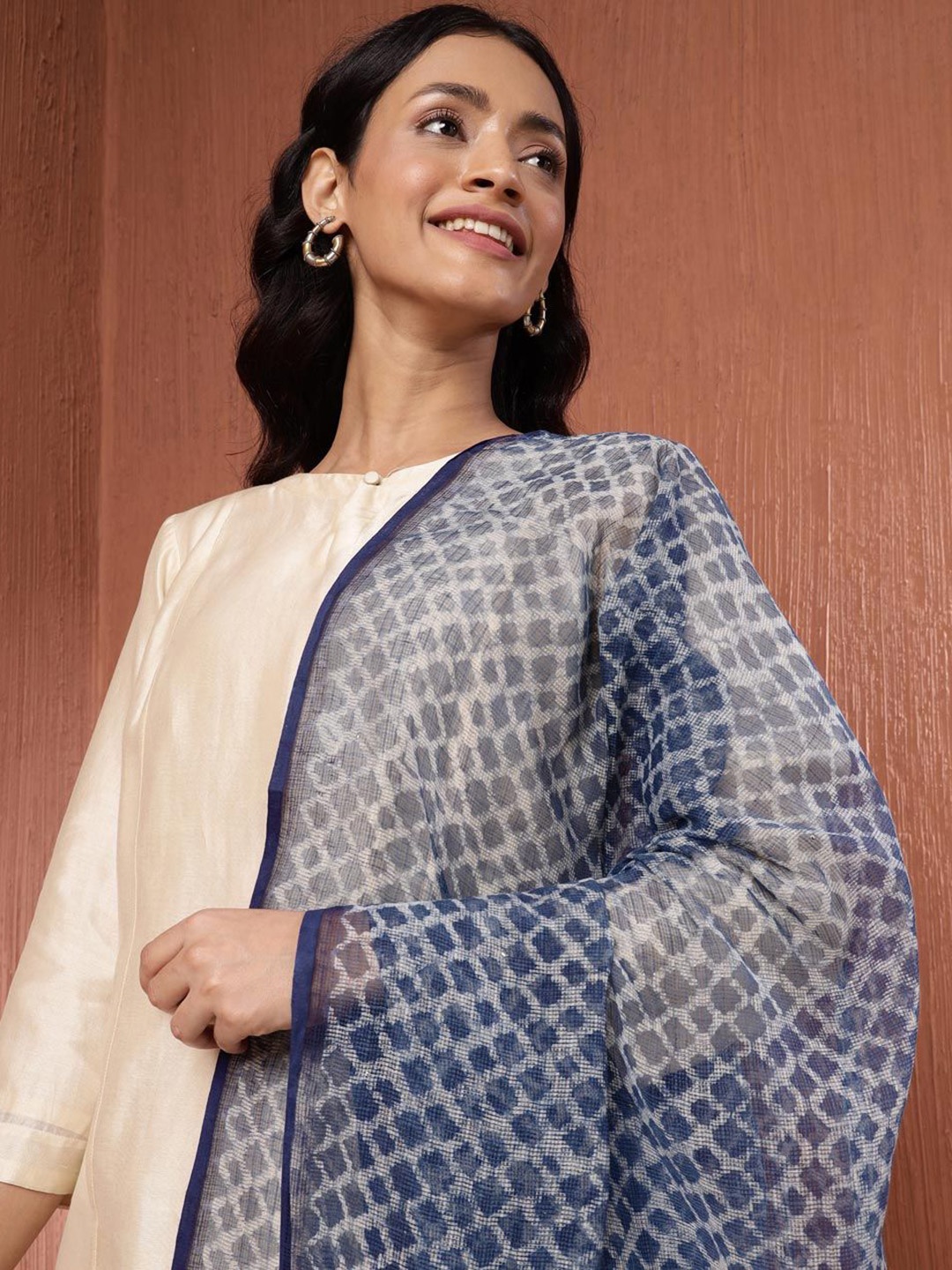 

Fabindia Geometric Dabu Printed Cotton Silk Dupatta, Blue