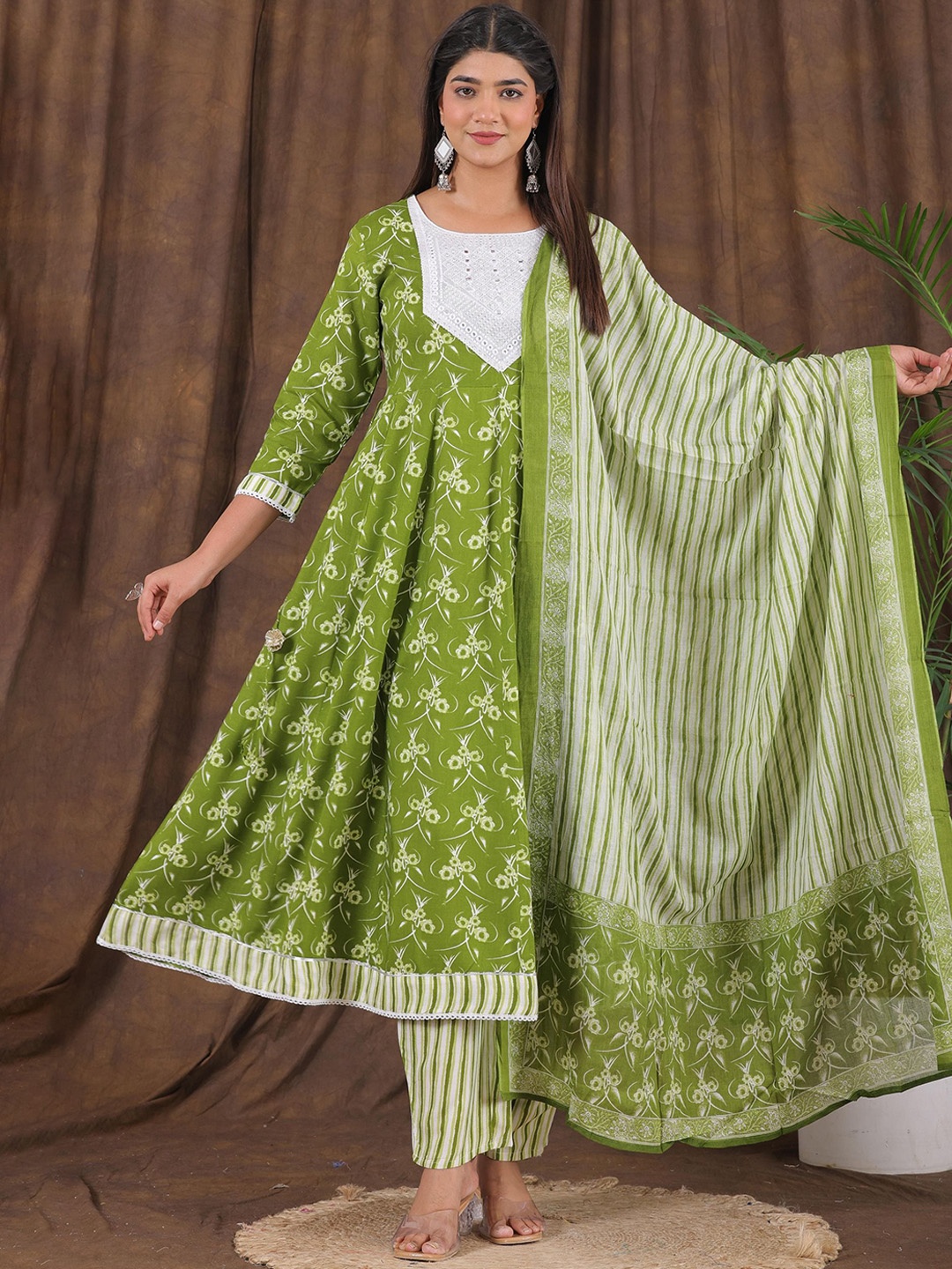 

PARTHVI Floral Printed Mirror Work Anarkali Kurta with Trousers & Dupatta, Green