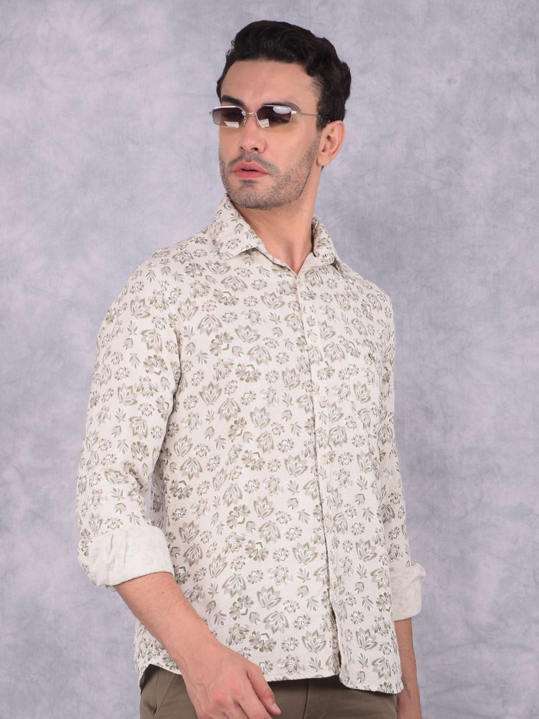 

Crimsoune Club Men Smart Spread Collar Floral Printed Cotton Slim Fit Casual Shirt, Beige