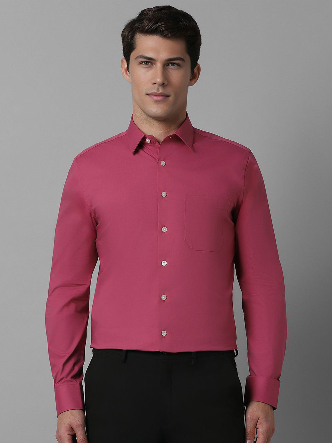 

Louis Philippe Men Cutaway Collar Solid Cotton Slim Fit Formal Shirt, Pink