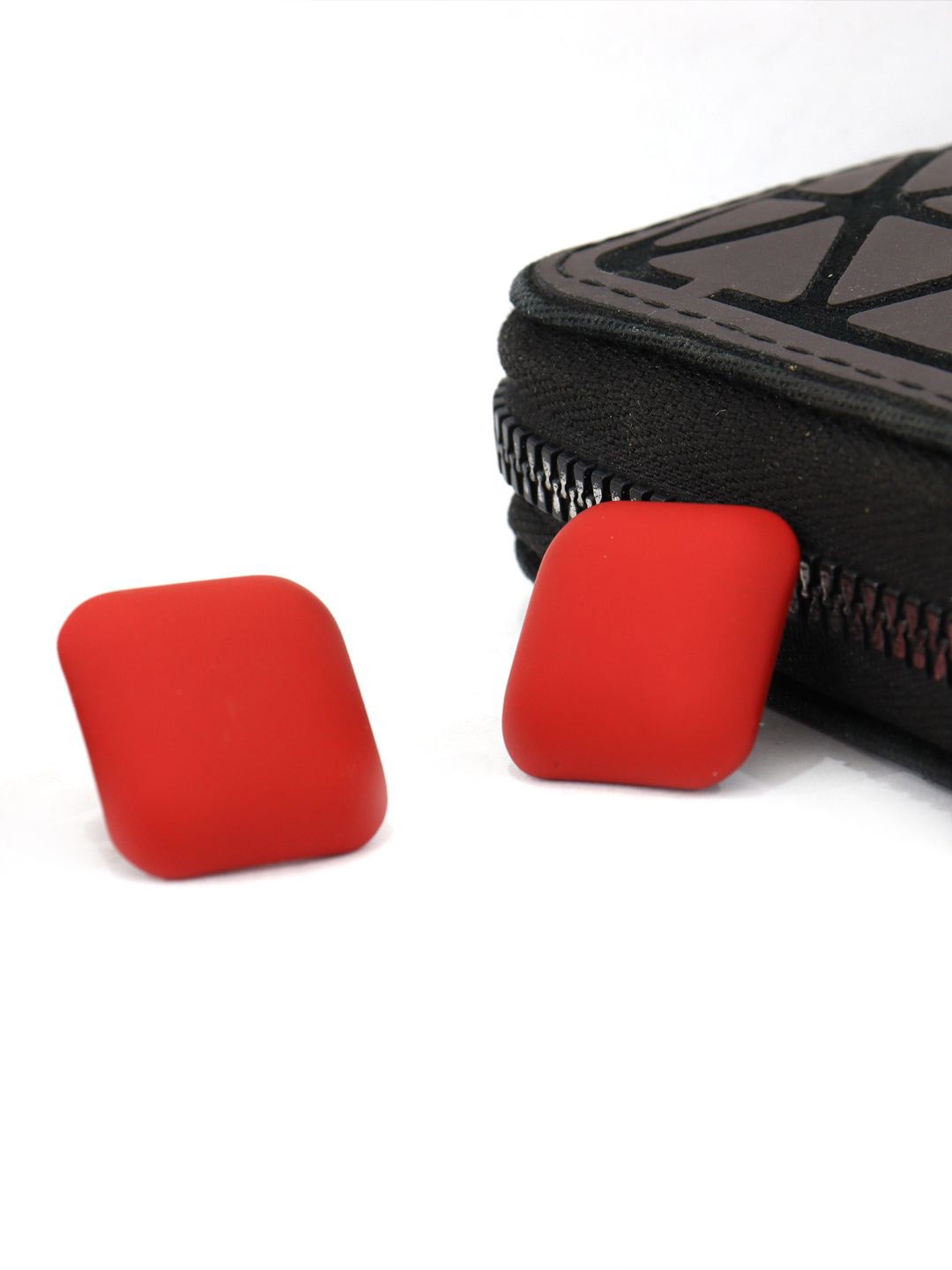 

VAGHBHATT Square Shaped Studs, Red
